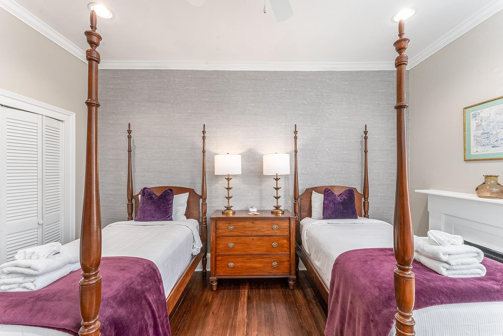 13594