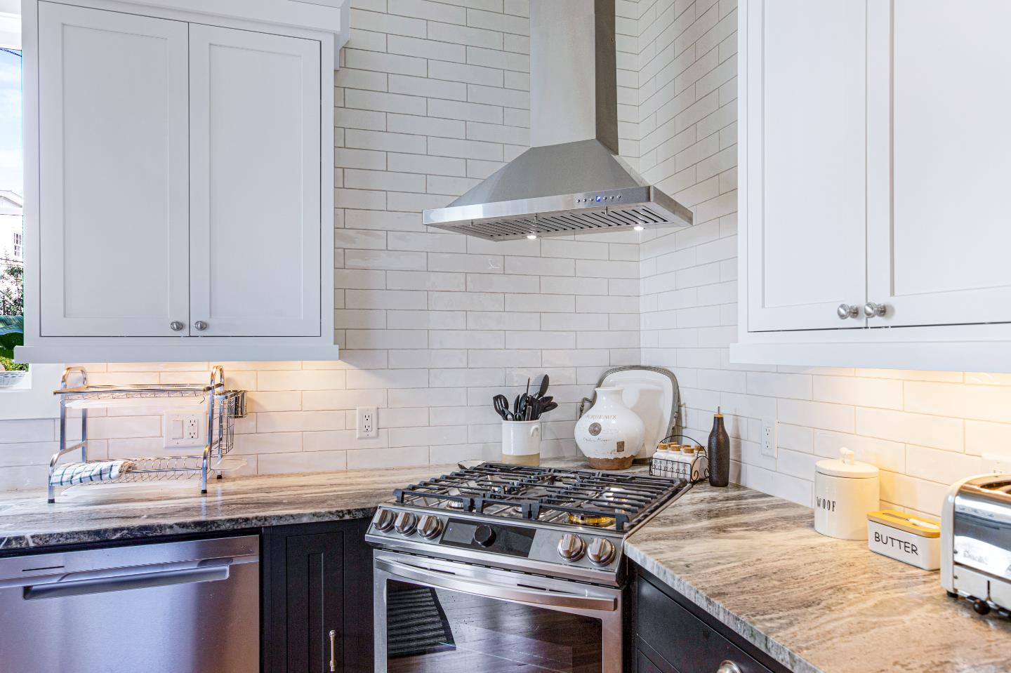 18989