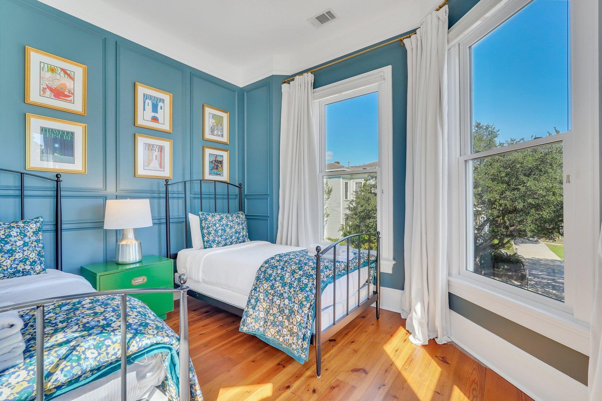 26018