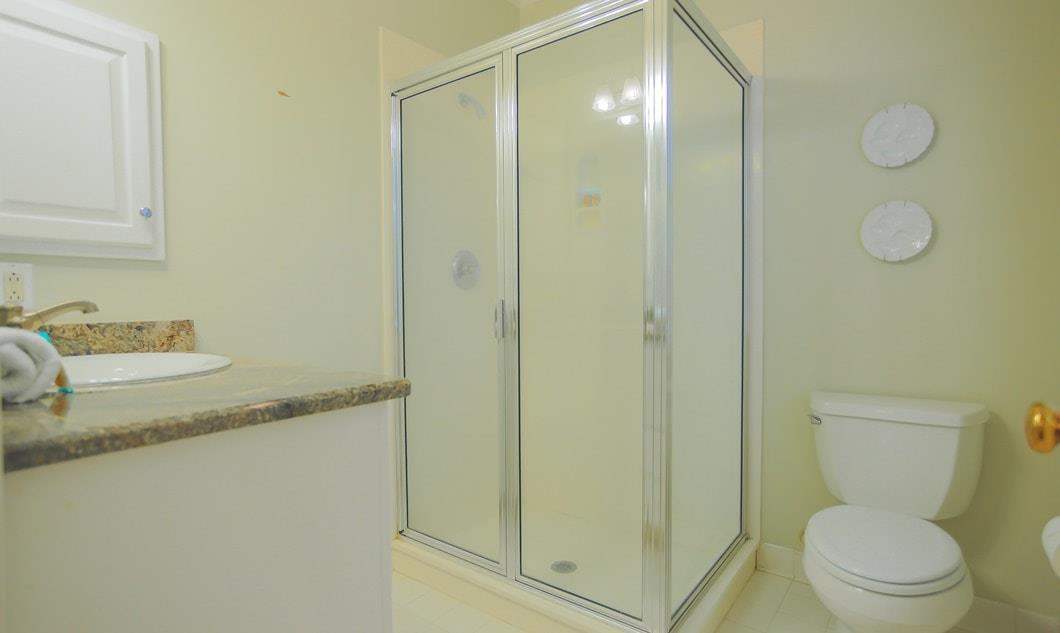 Your ensuite bath here is a standing shower.