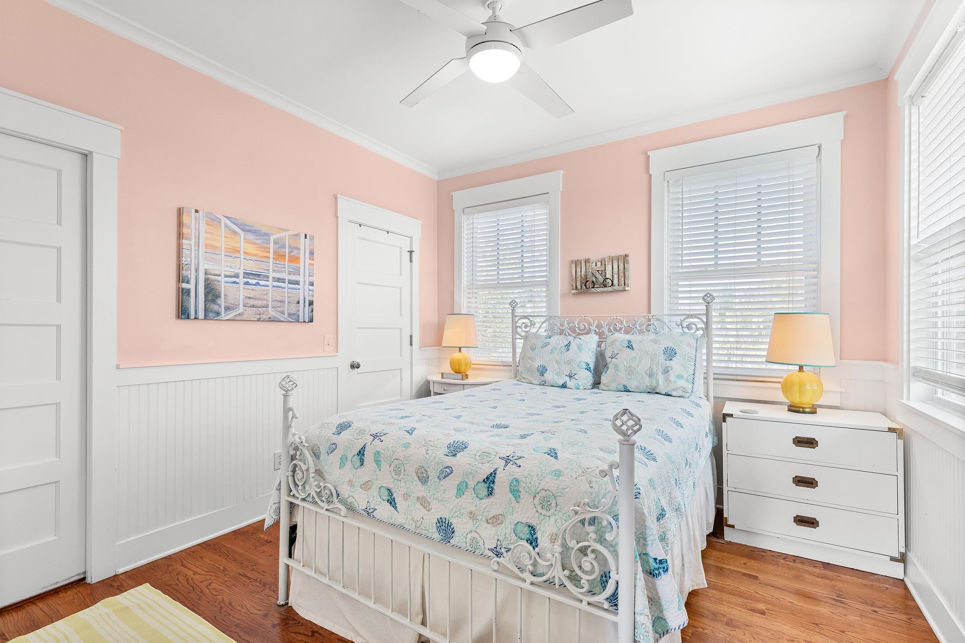 Queen Bed  3rd Floor