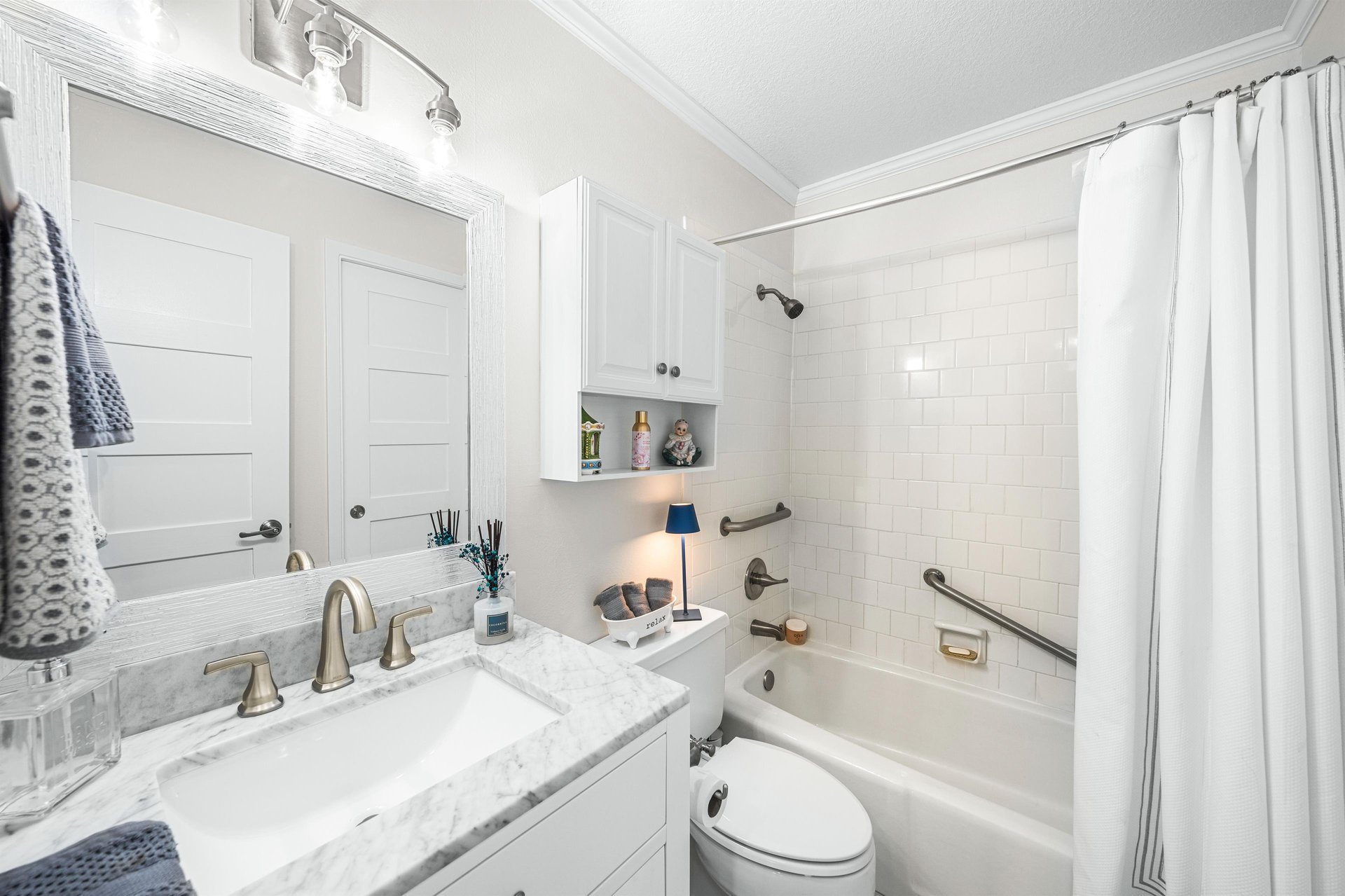 HSRC Guest Bathroom with TubShower Combo