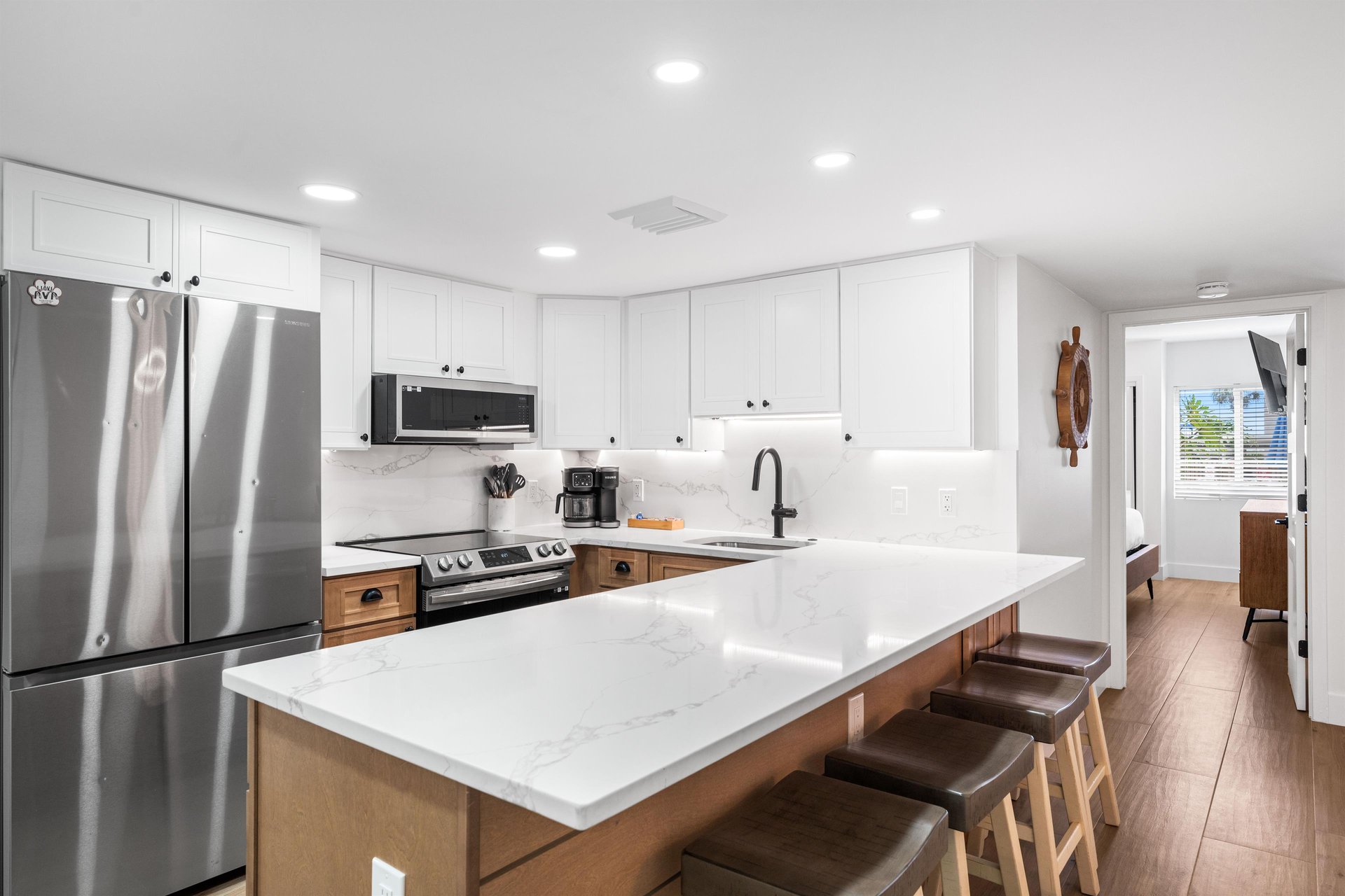 HSRC Kitchen  Breakfast Bar With Four Chairs