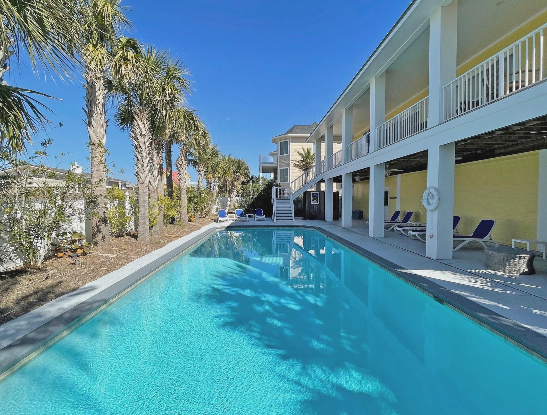 Ariola 1405  The Big Yellow Beach House 30