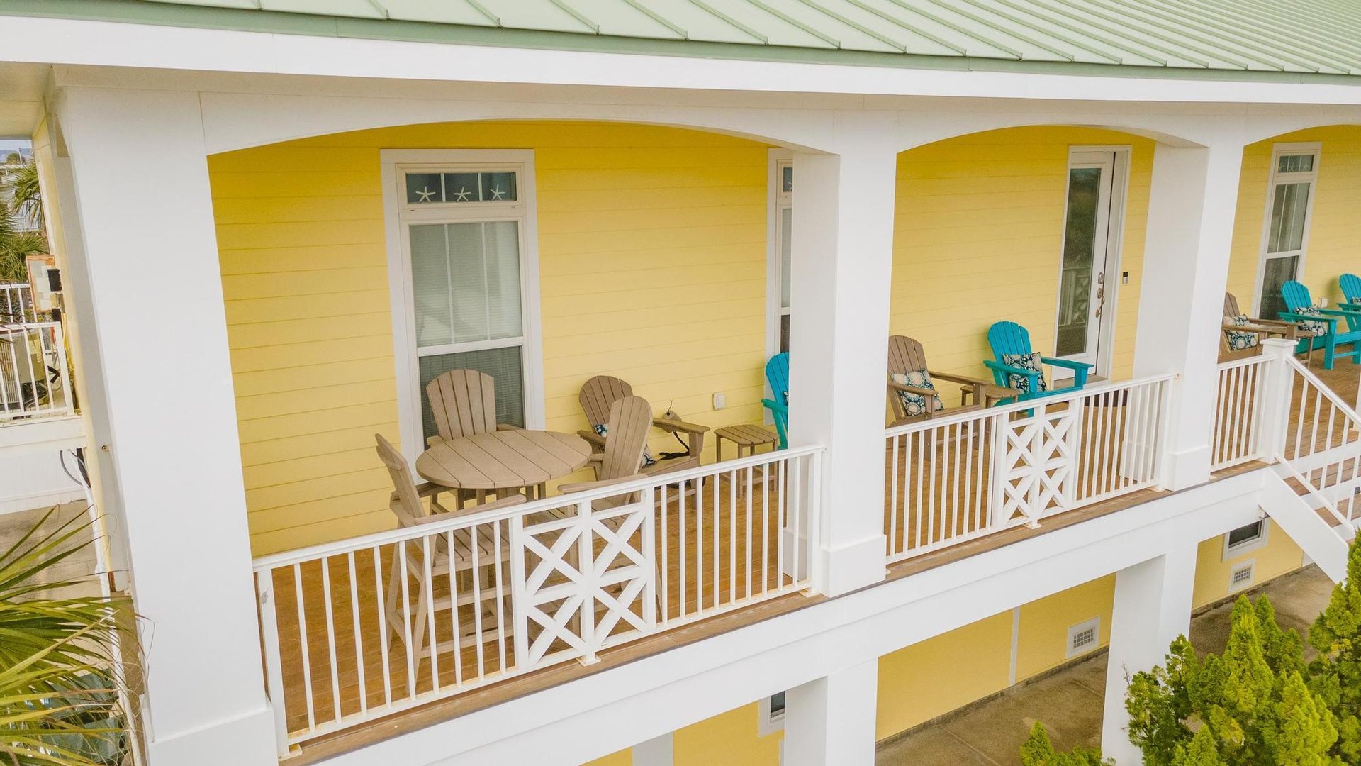 Ariola 1405  The Big Yellow Beach House 32