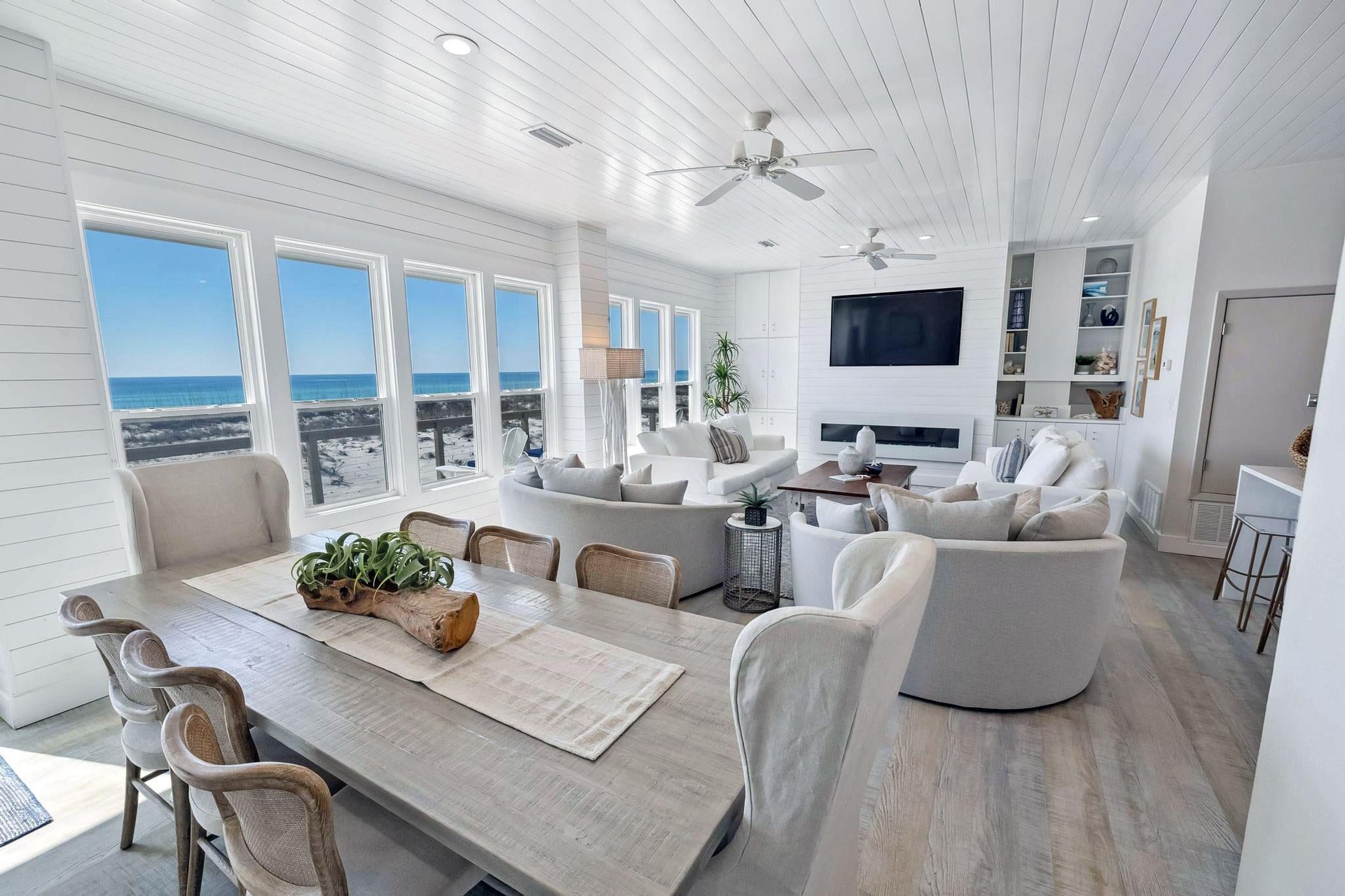 Ariola 706  Salt and Light Beach House 4