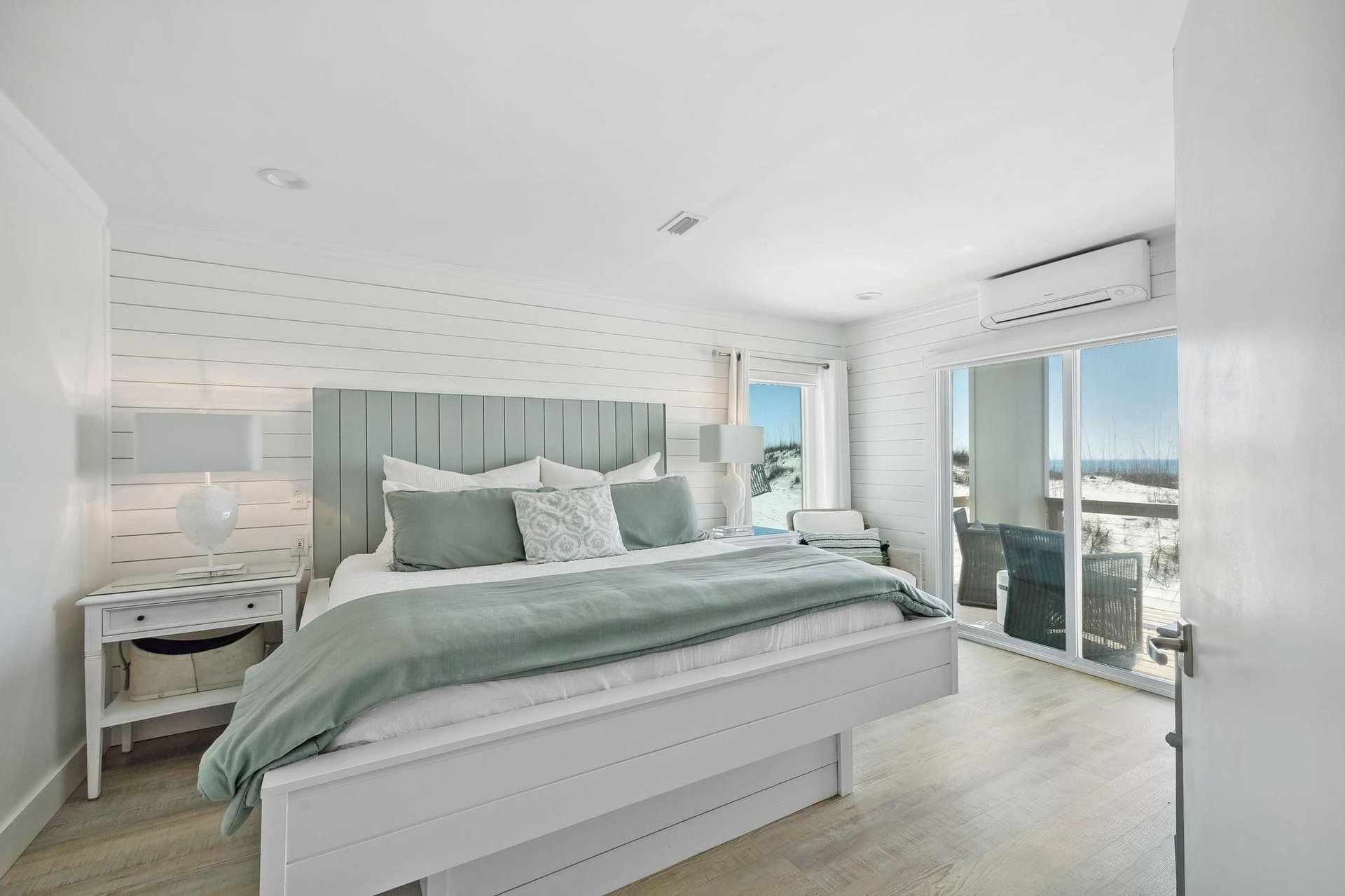 Ariola 706  Salt and Light Beach House 14