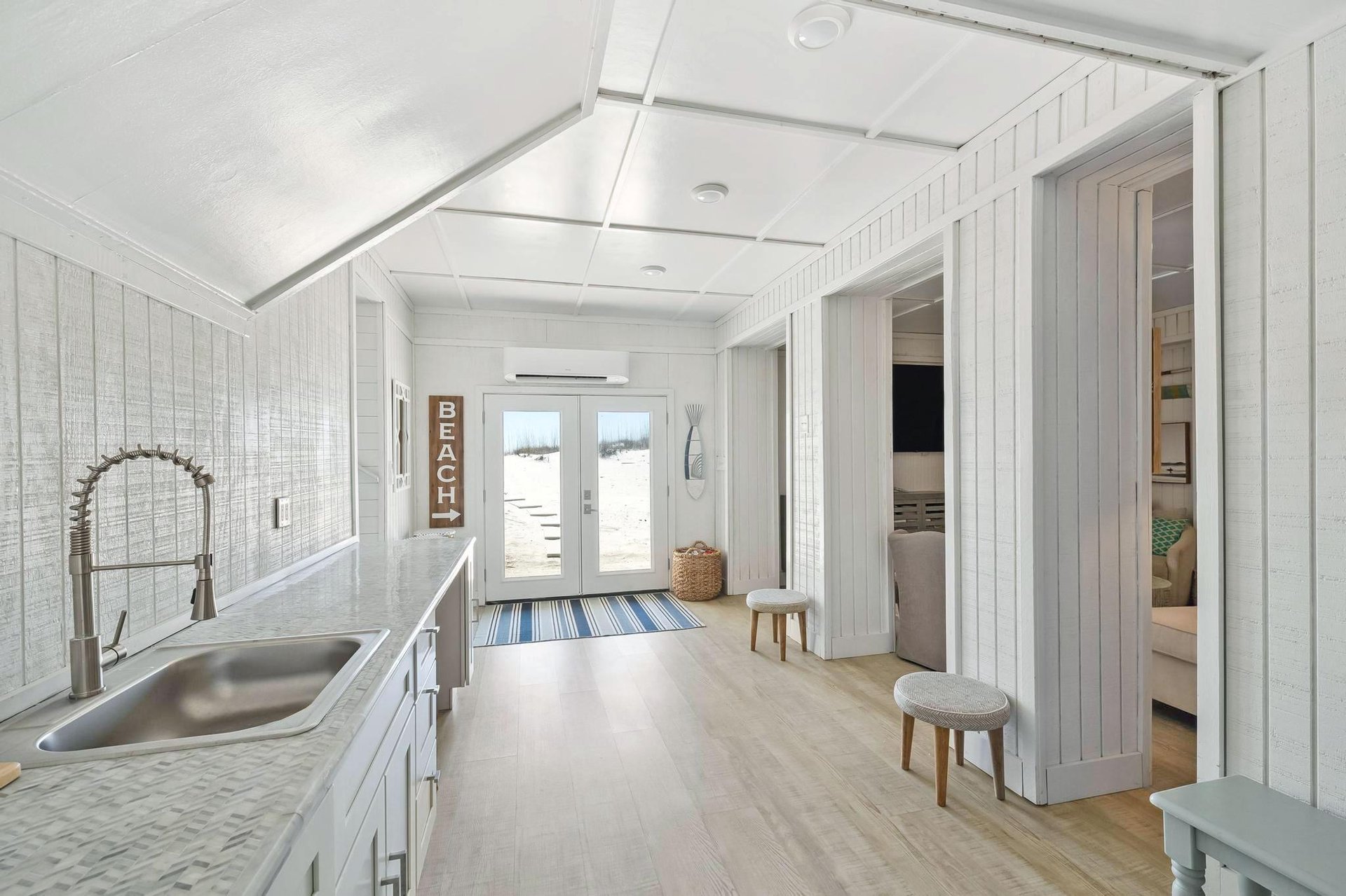 Ariola 706  Salt and Light Beach House 23