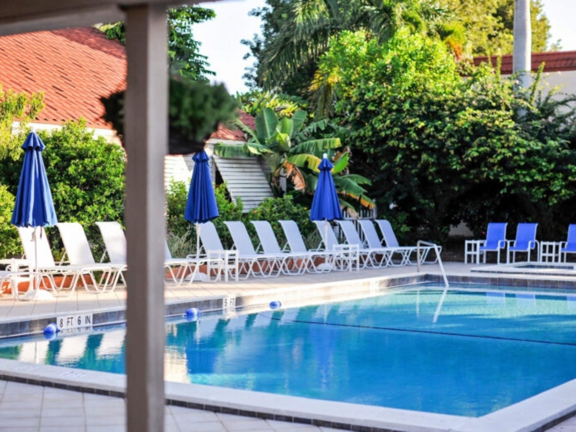 The dockside swimming pool at Sanibel Moorings Resort