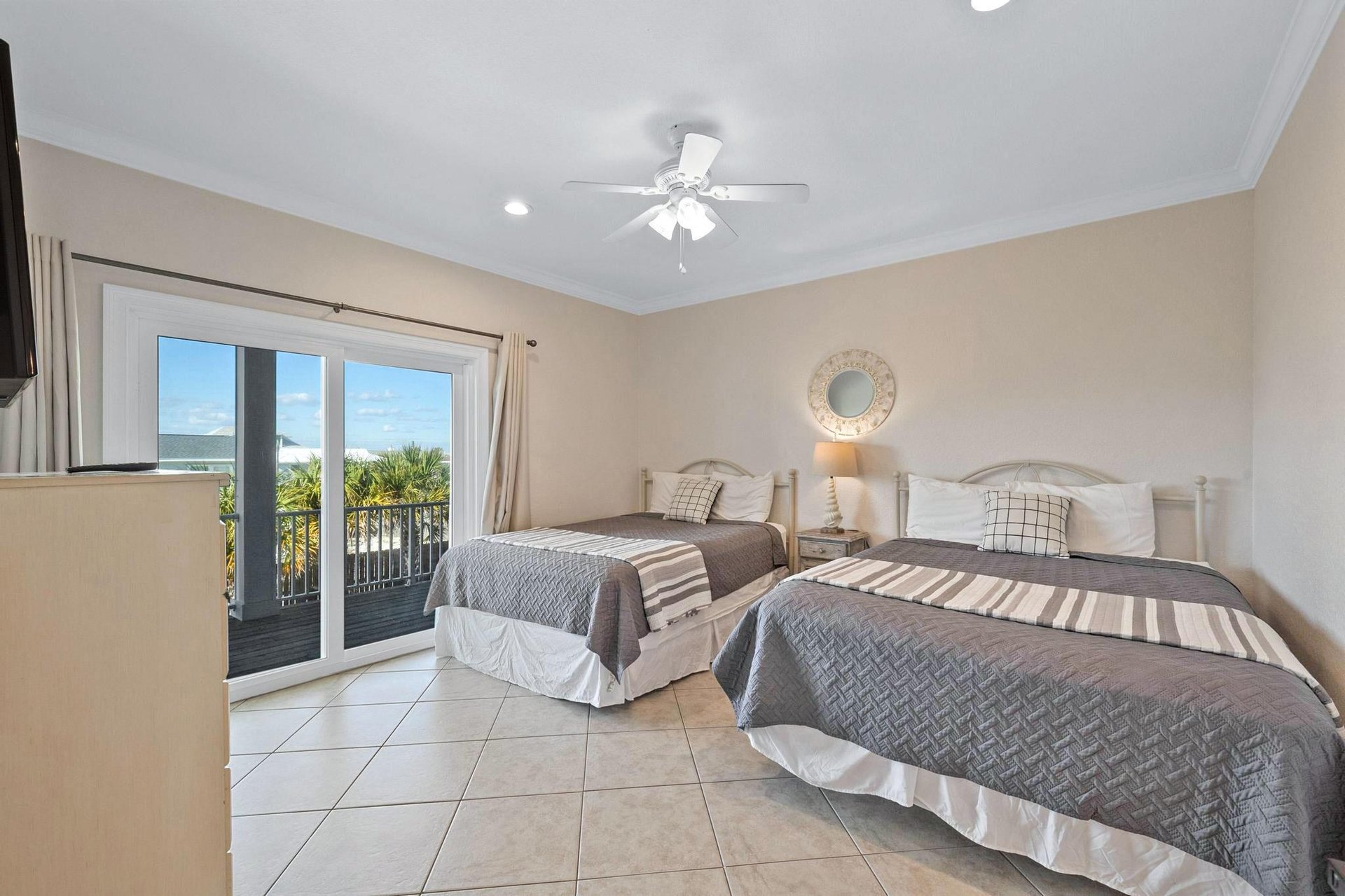 Ariola 1311  The Dolphin House 15