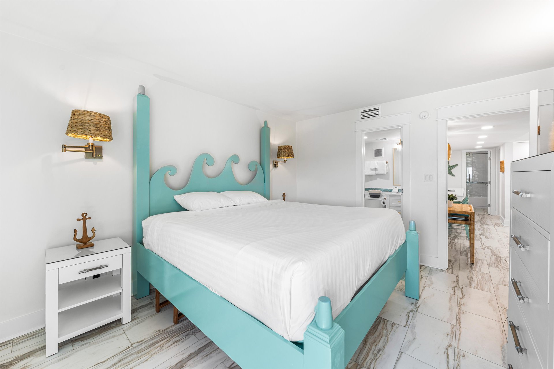 HSRC Master Bedroom With King Size Bed  EnSuite Bathroom