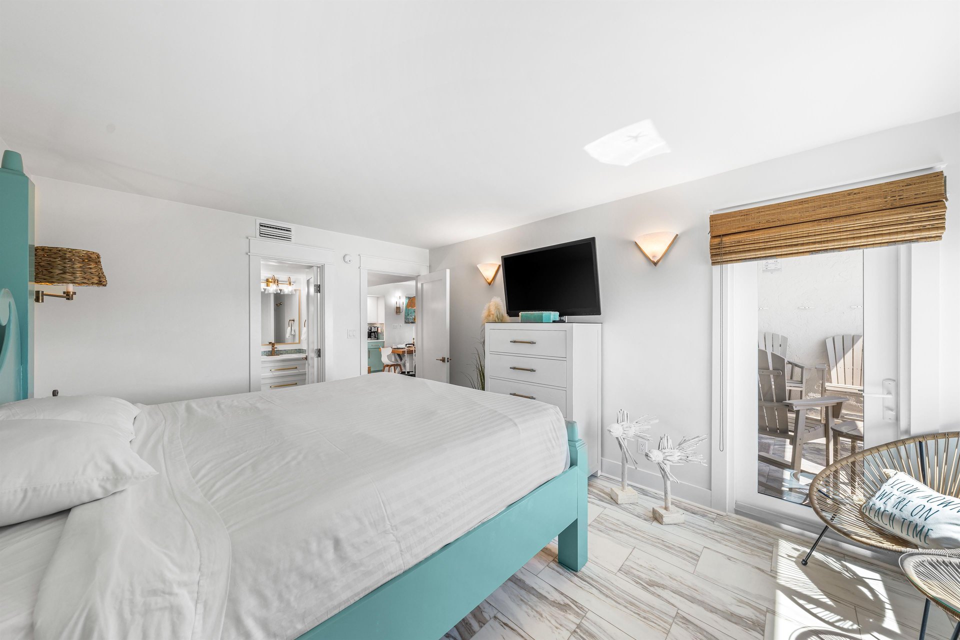 HSRC Master Bedroom With 45 TV  EnSuite Bathroom