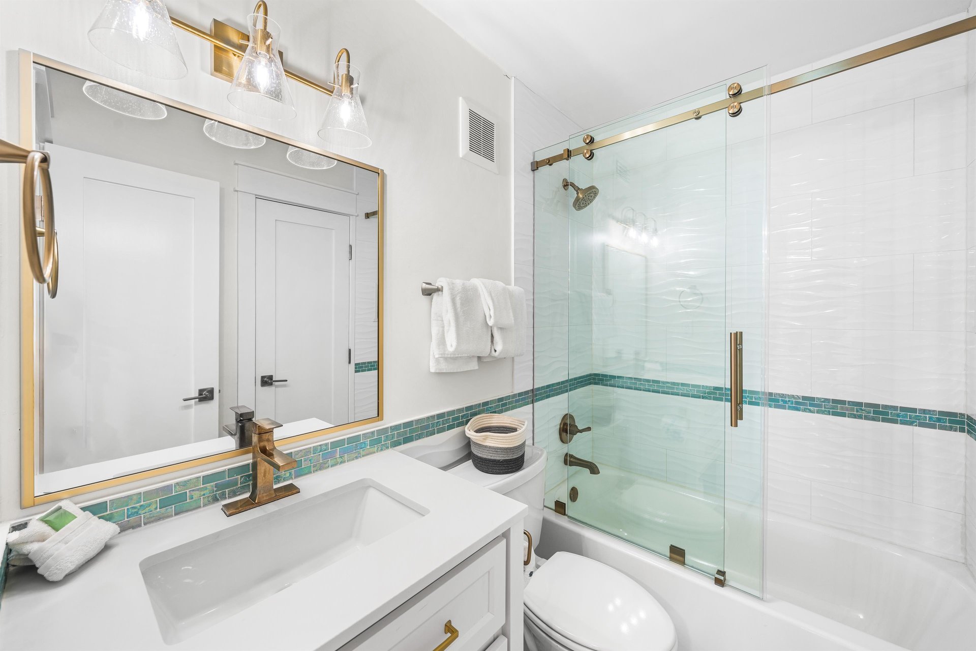 HSRC Guest Bathroom With TubShower Combo