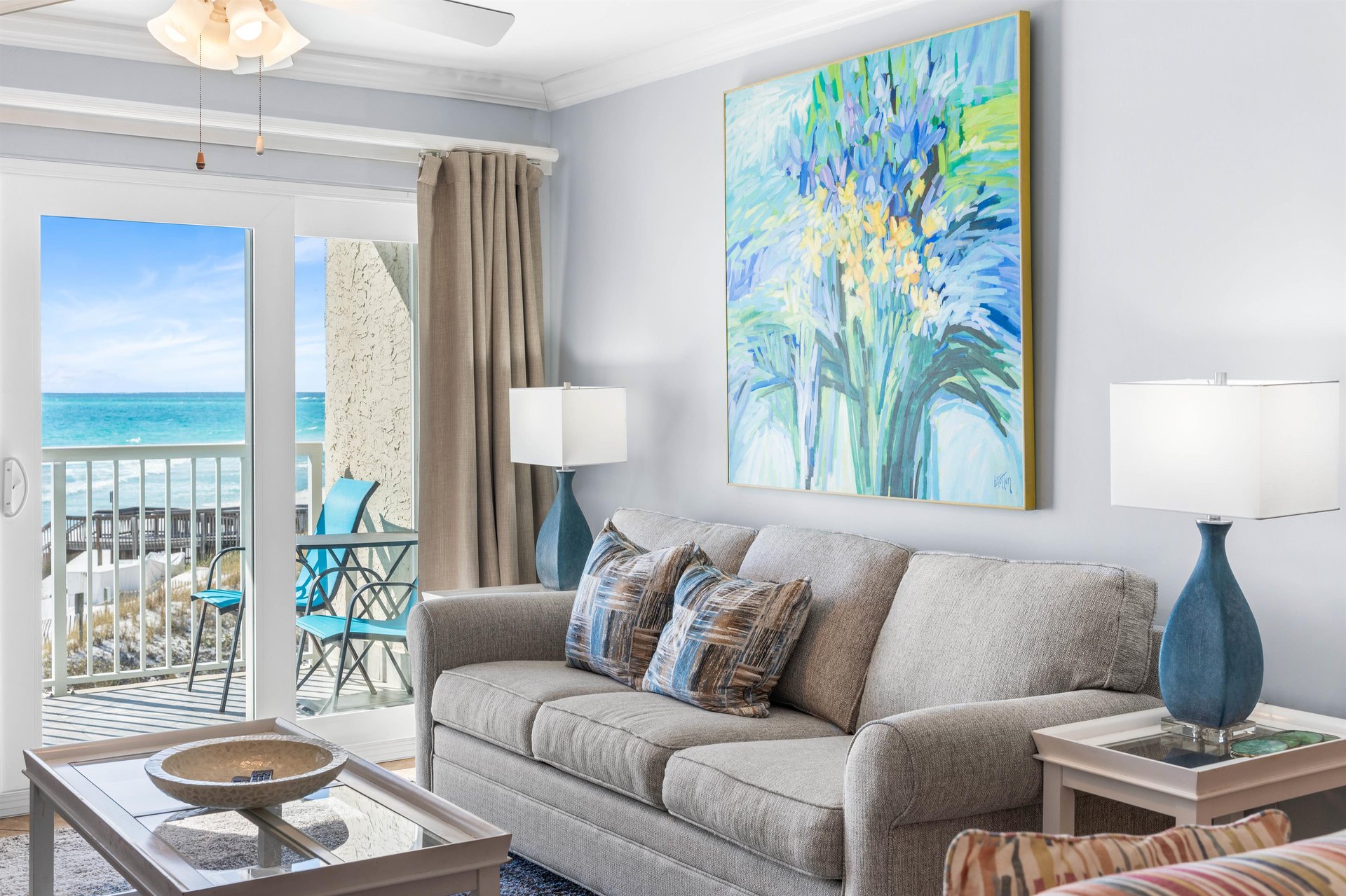 HSRC Living Room With Sofa Sleeper