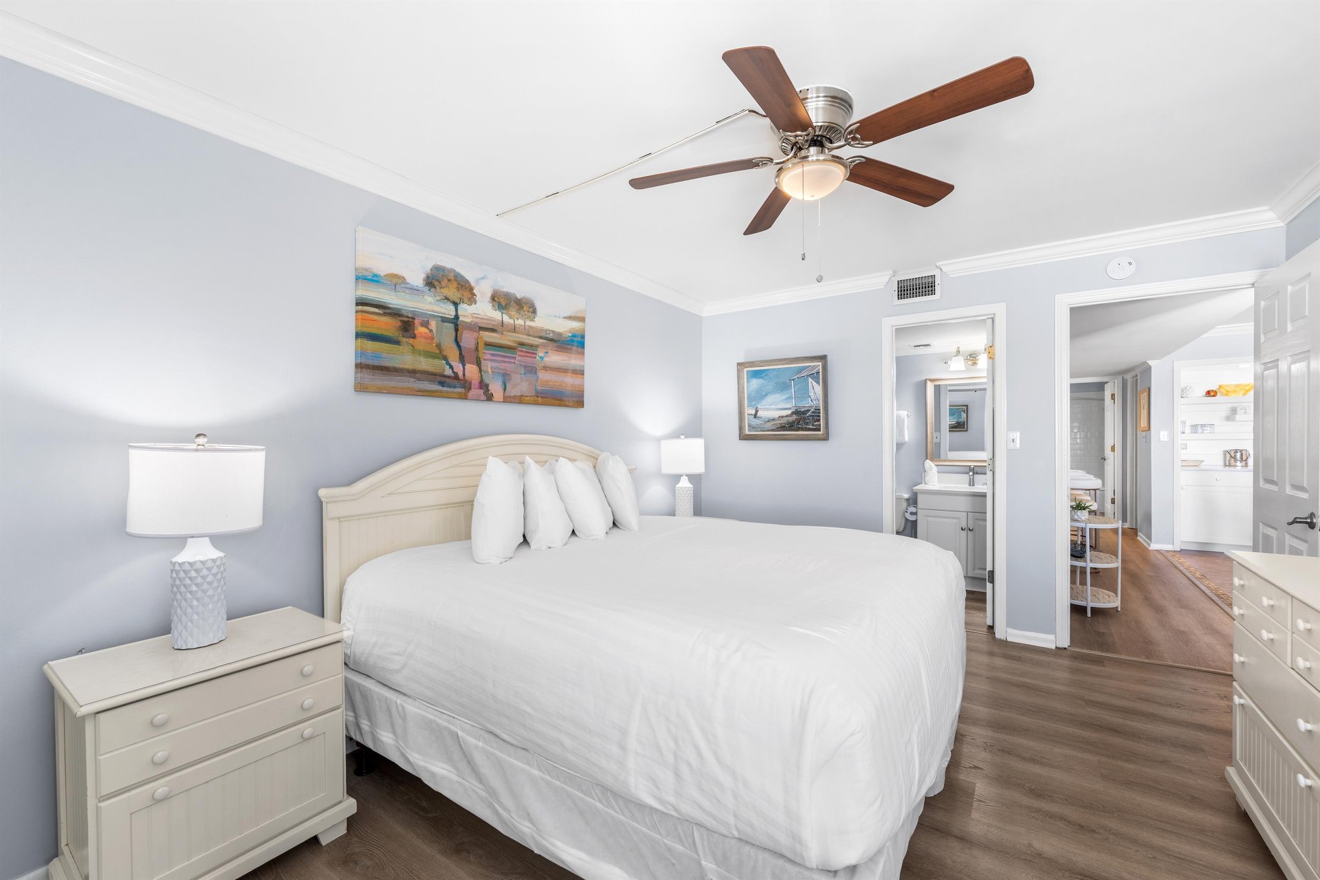 HSRC Master Bedroom With King Size Bed  EnSuite Bathroom