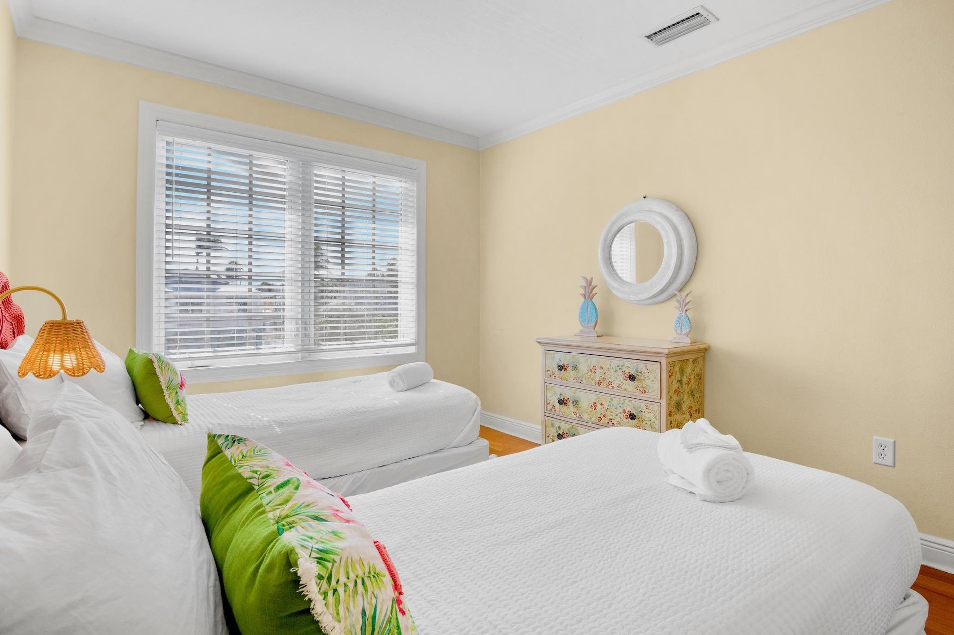 Fifth Bedroom Second floor  Two Twin Beds