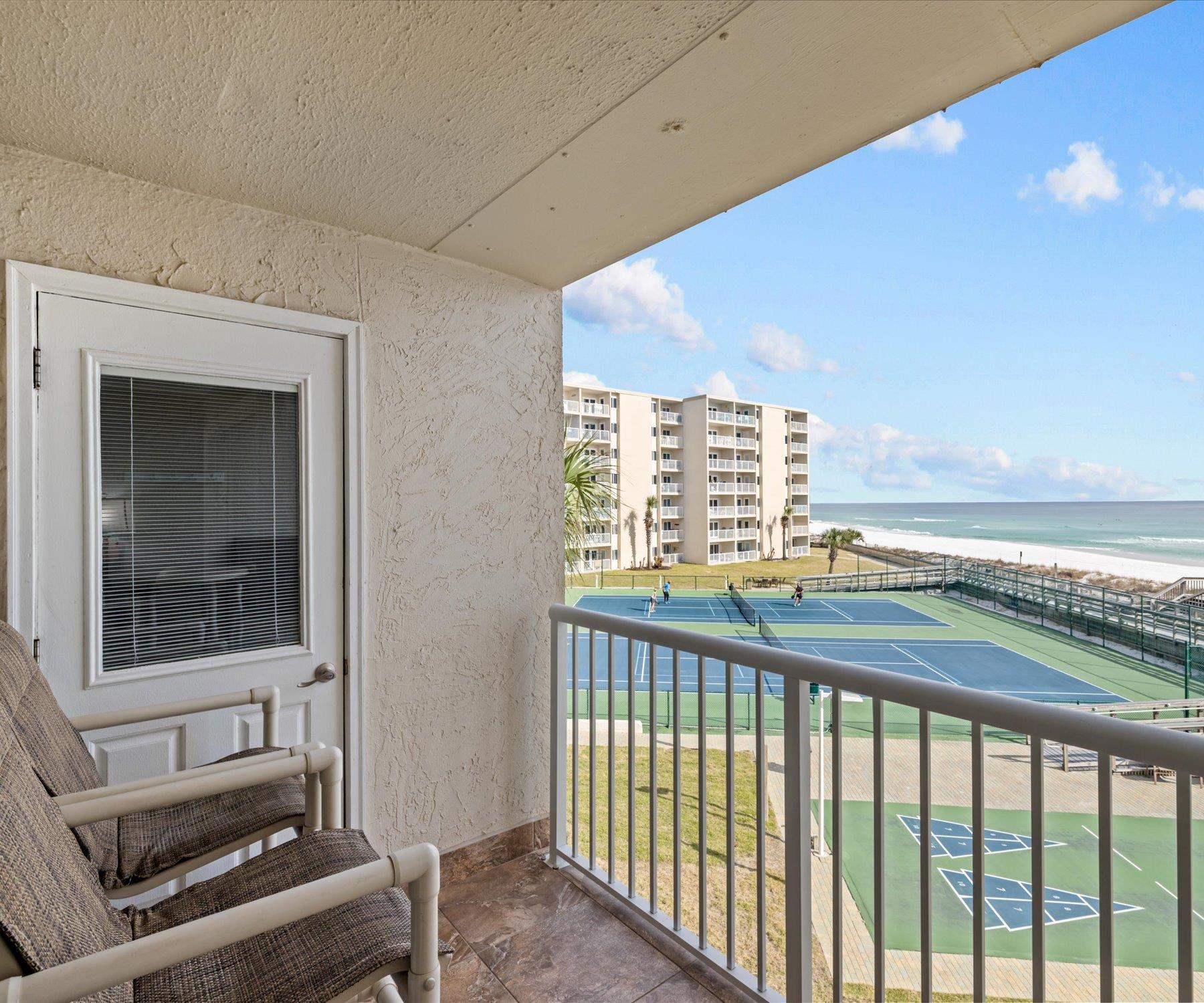 Holiday Surf and Racquet Unit 304 26