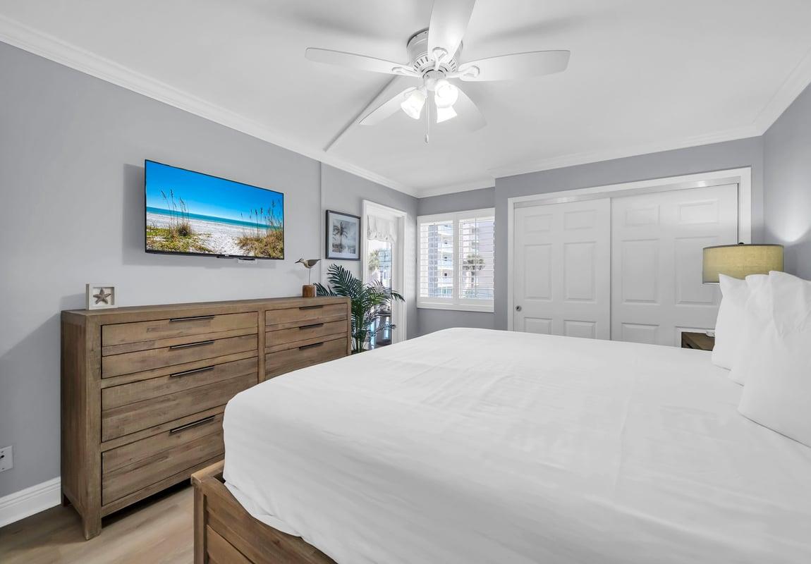 HSRC Master Bedroom with King Size Bed