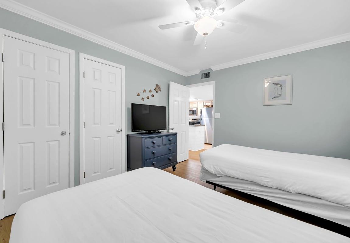HSRC Guest Bedroom with Two Twin Beds