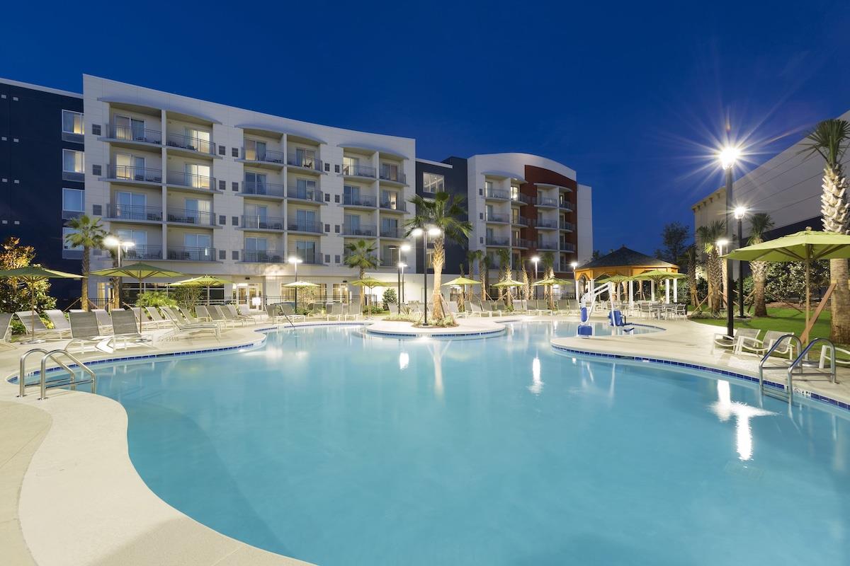 Pool at SpringHill Suites Orange Beach at the Wharf