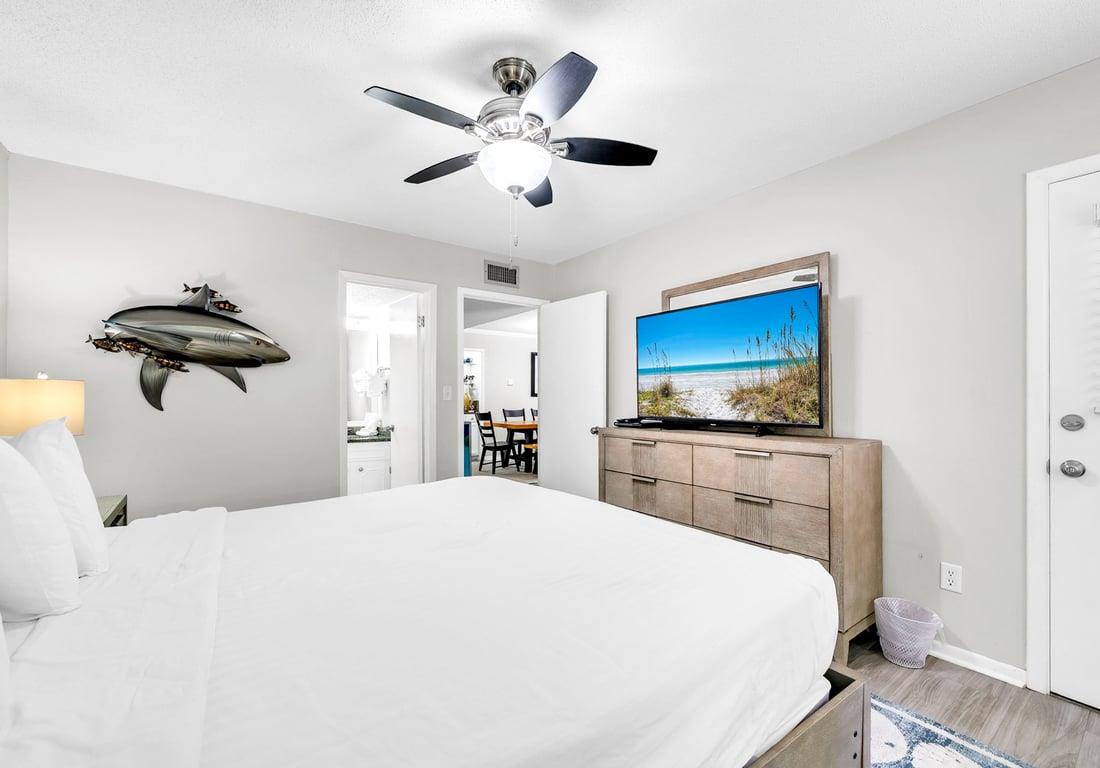 HSRC Master Bedroom with 55 TV  EnSuite Bathroom