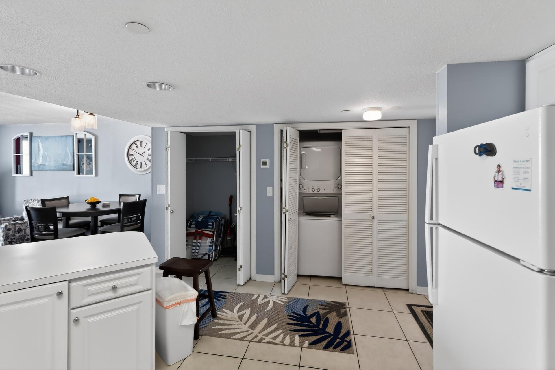 1363470