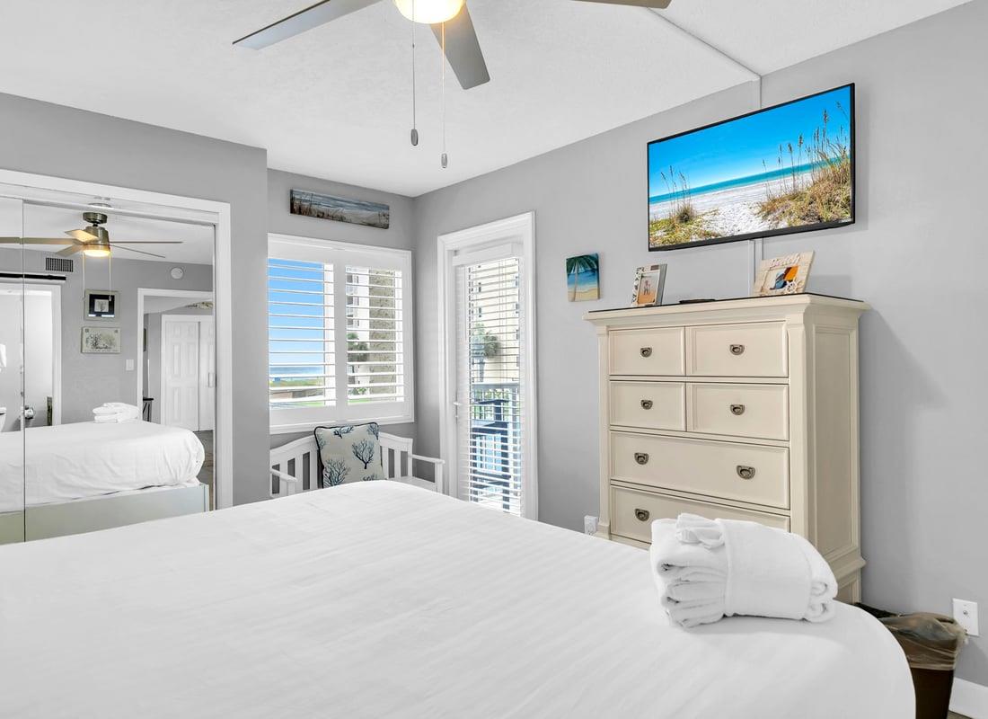 HSRC Master Bedroom with 40 TV  Balcony Access