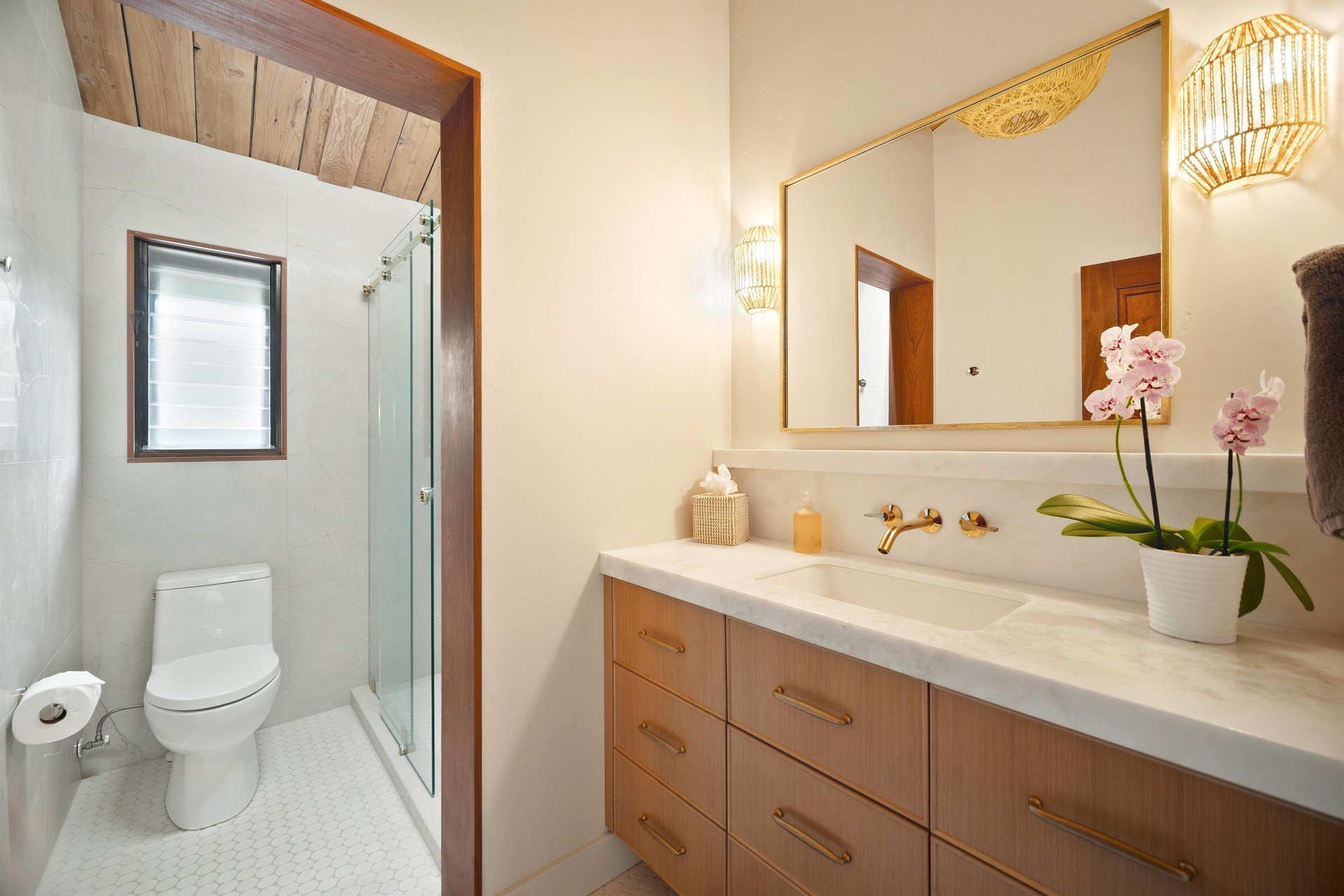 Upstair hallway bathroom