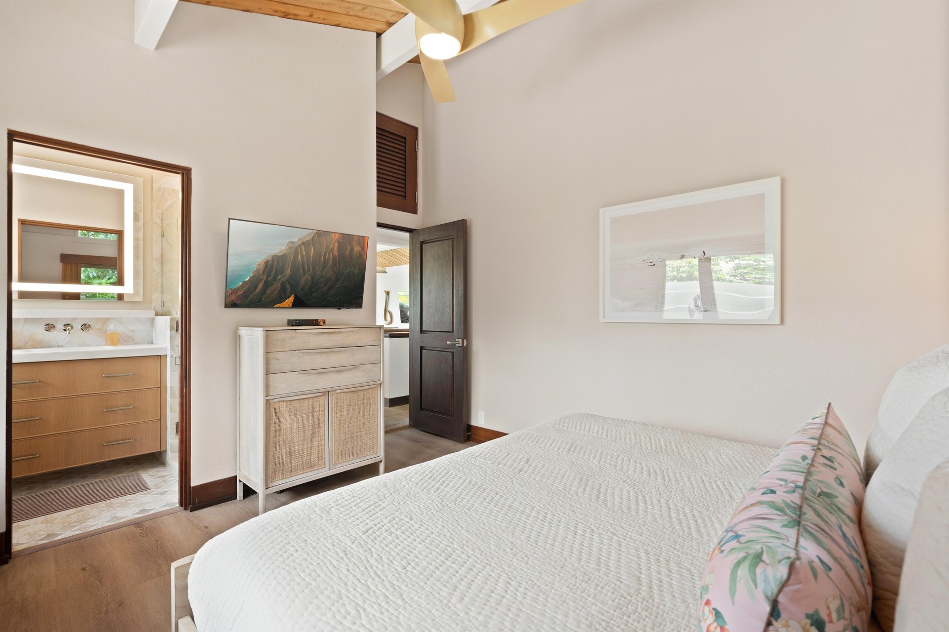 Master with en suite bathroom