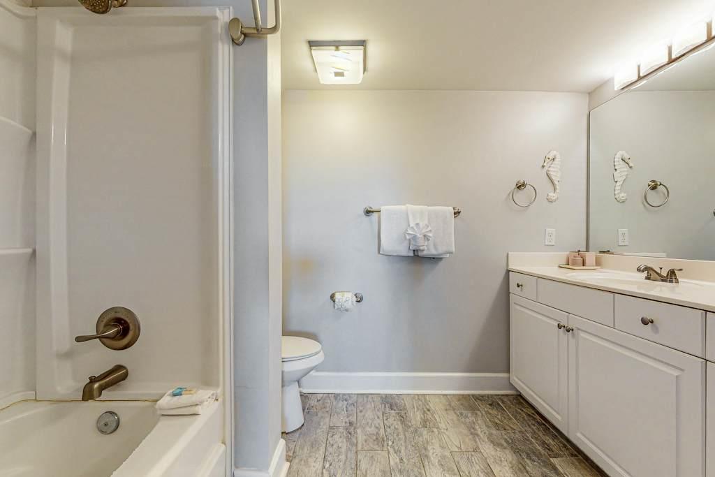 1463169