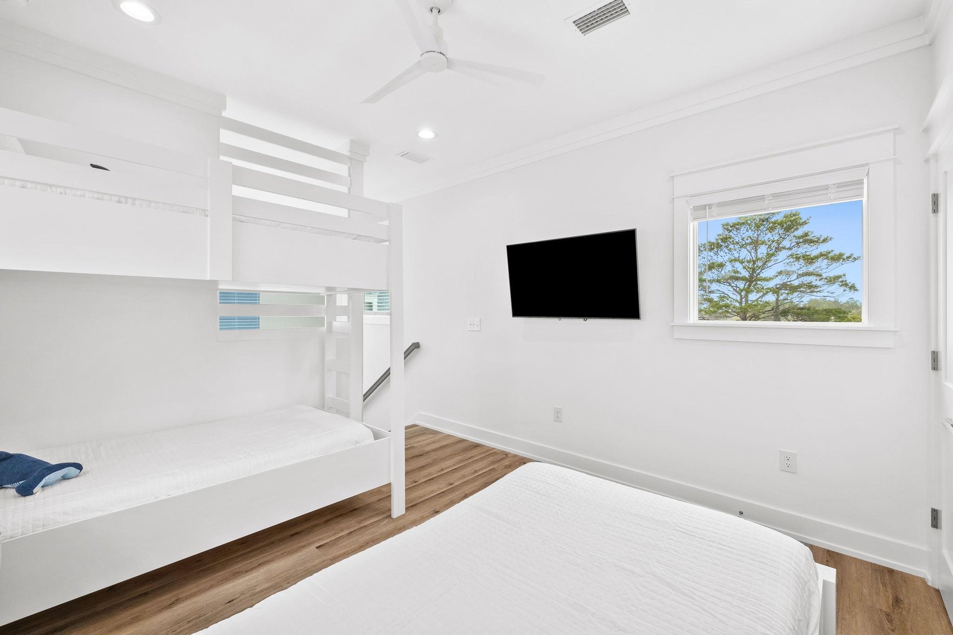 Coastal Pearl 28
