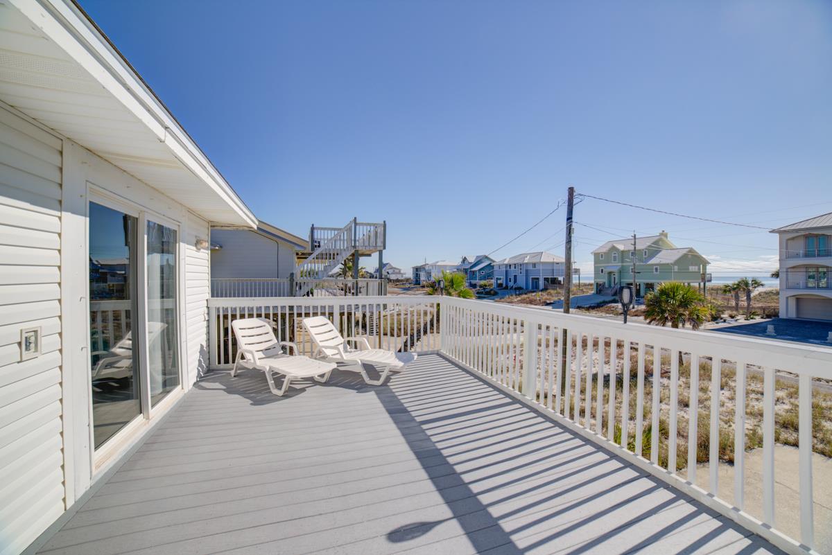 7456 Gulf Boulevard  ParrotEyes Cove 29