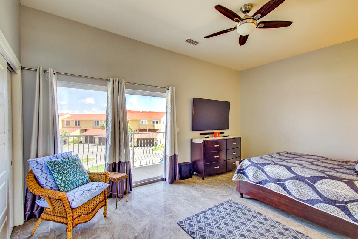 Regency Cabanas B6 32