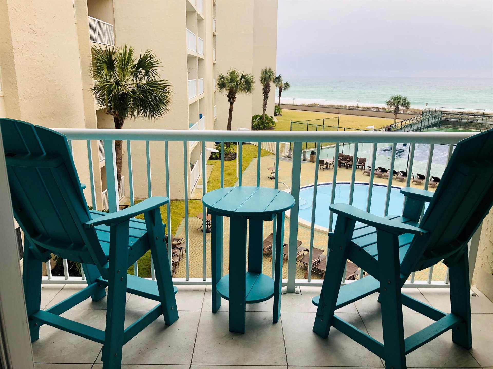 Holiday Surf and Racquet Unit 311 12