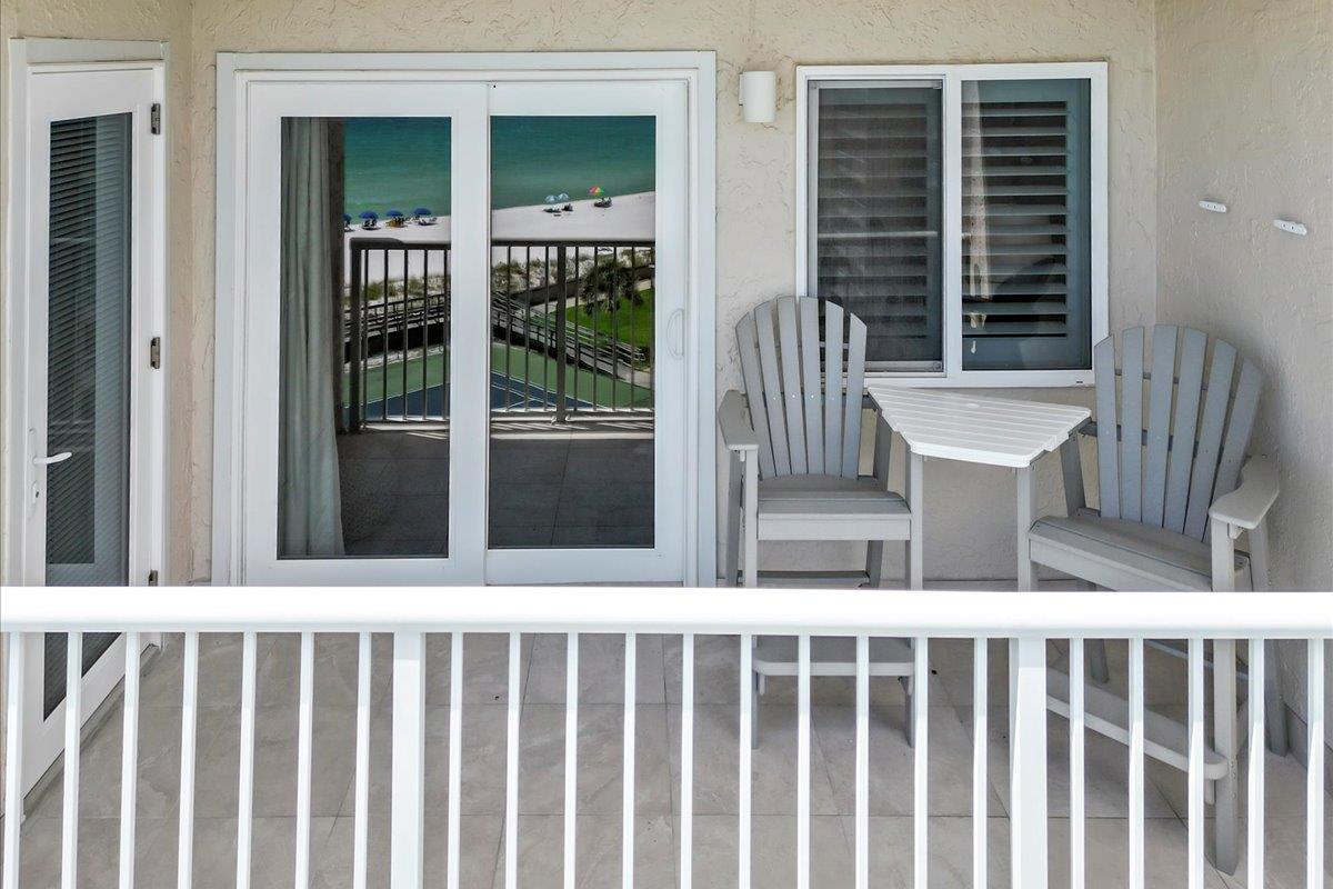 Holiday Surf and Racquet Unit 608 26
