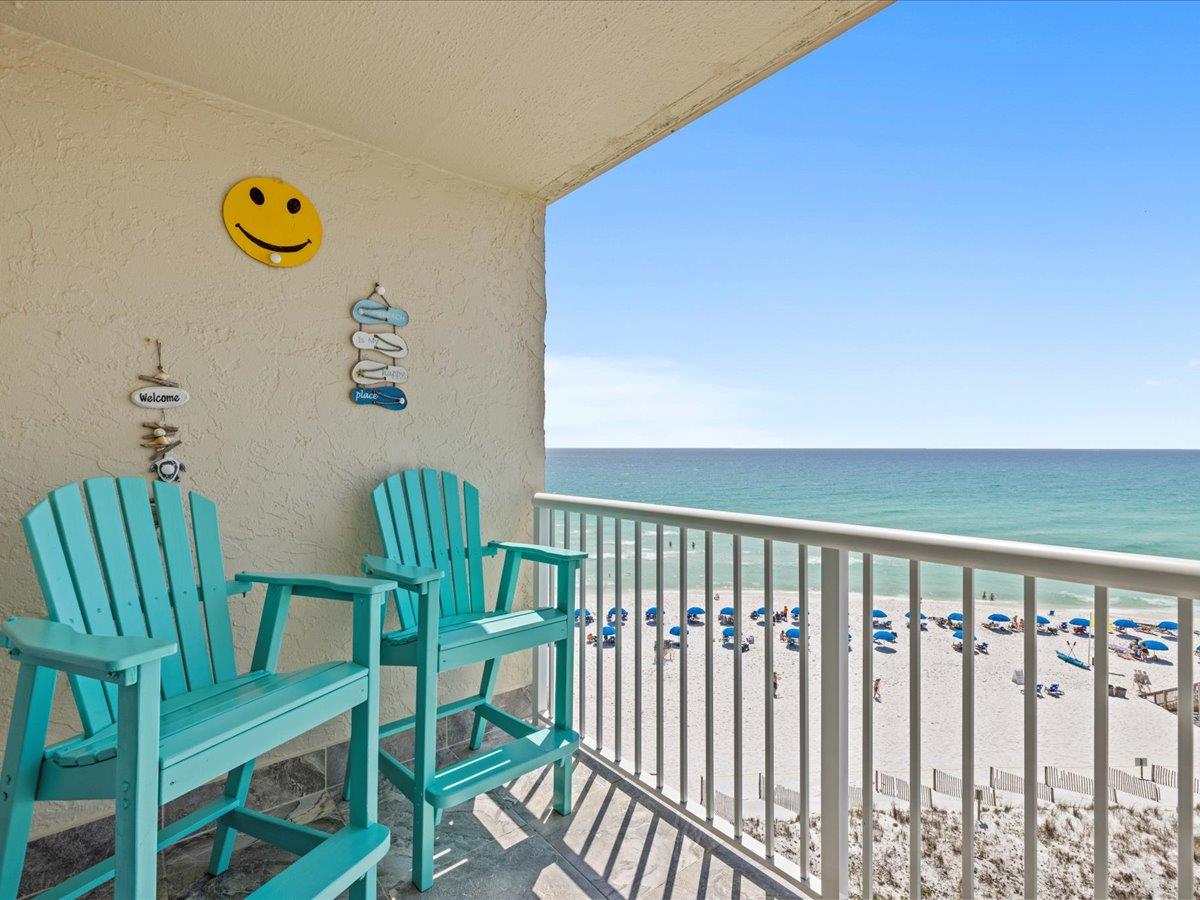 Holiday Surf and Racquet Unit 722 18