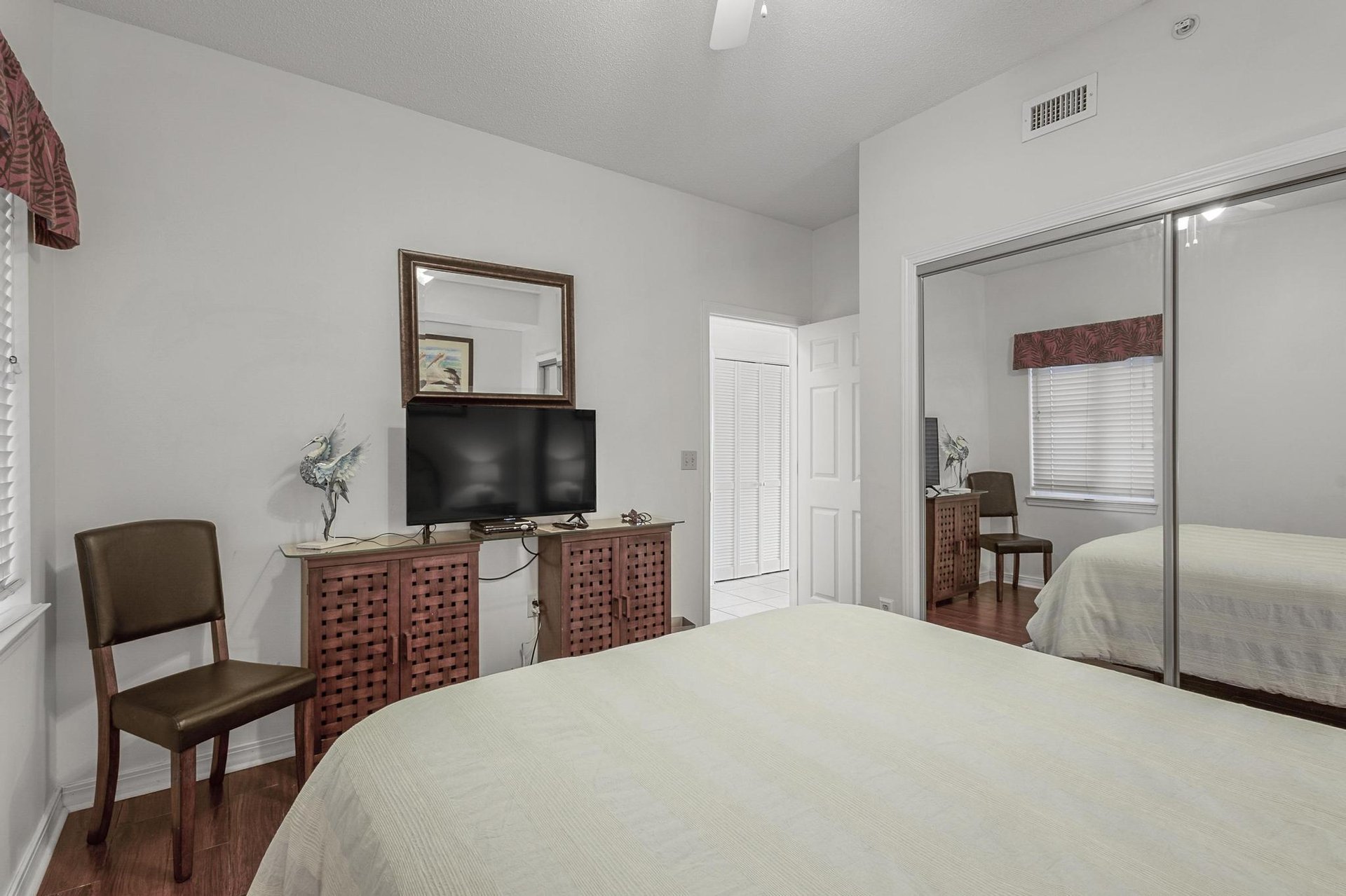South Harbour 7E 6
