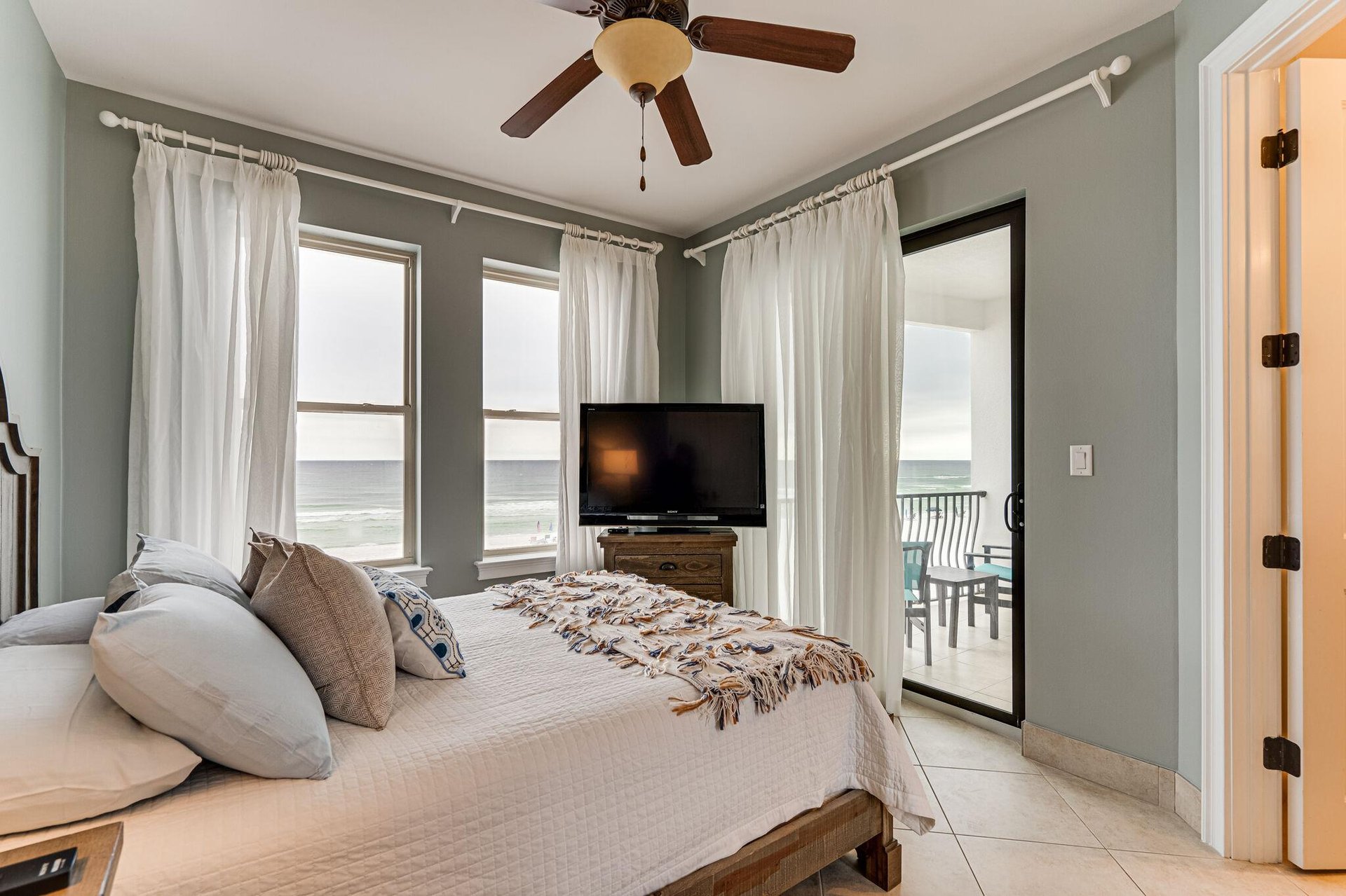 Ocean Front Escape 19