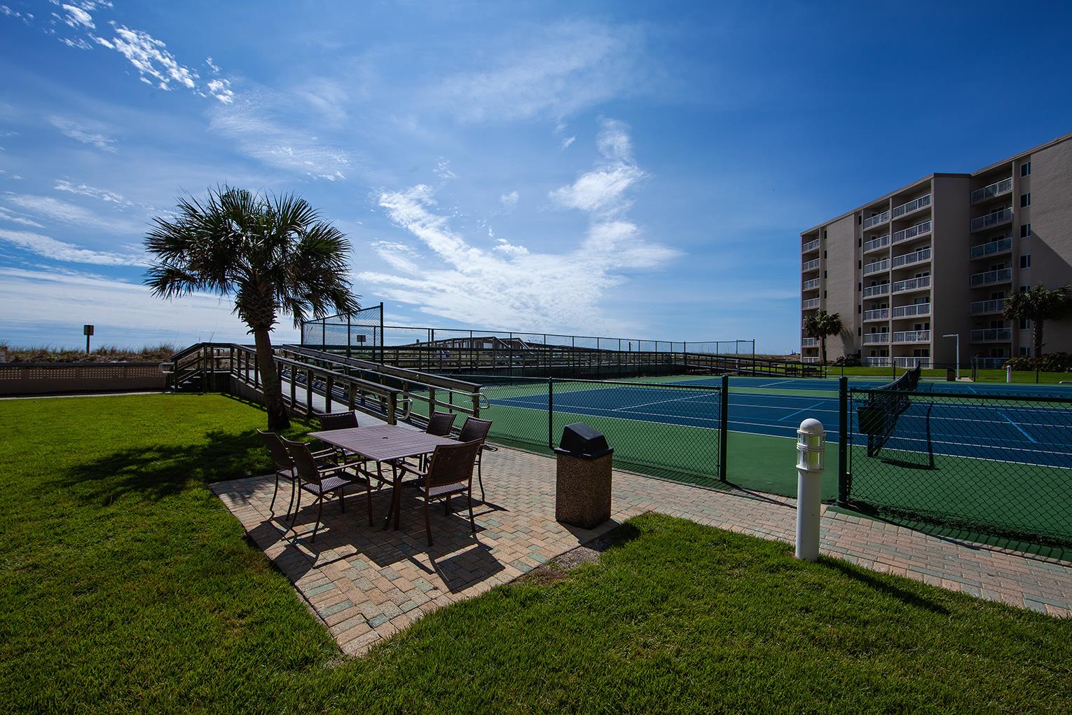 Holiday Surf and Racquet Unit 712 22