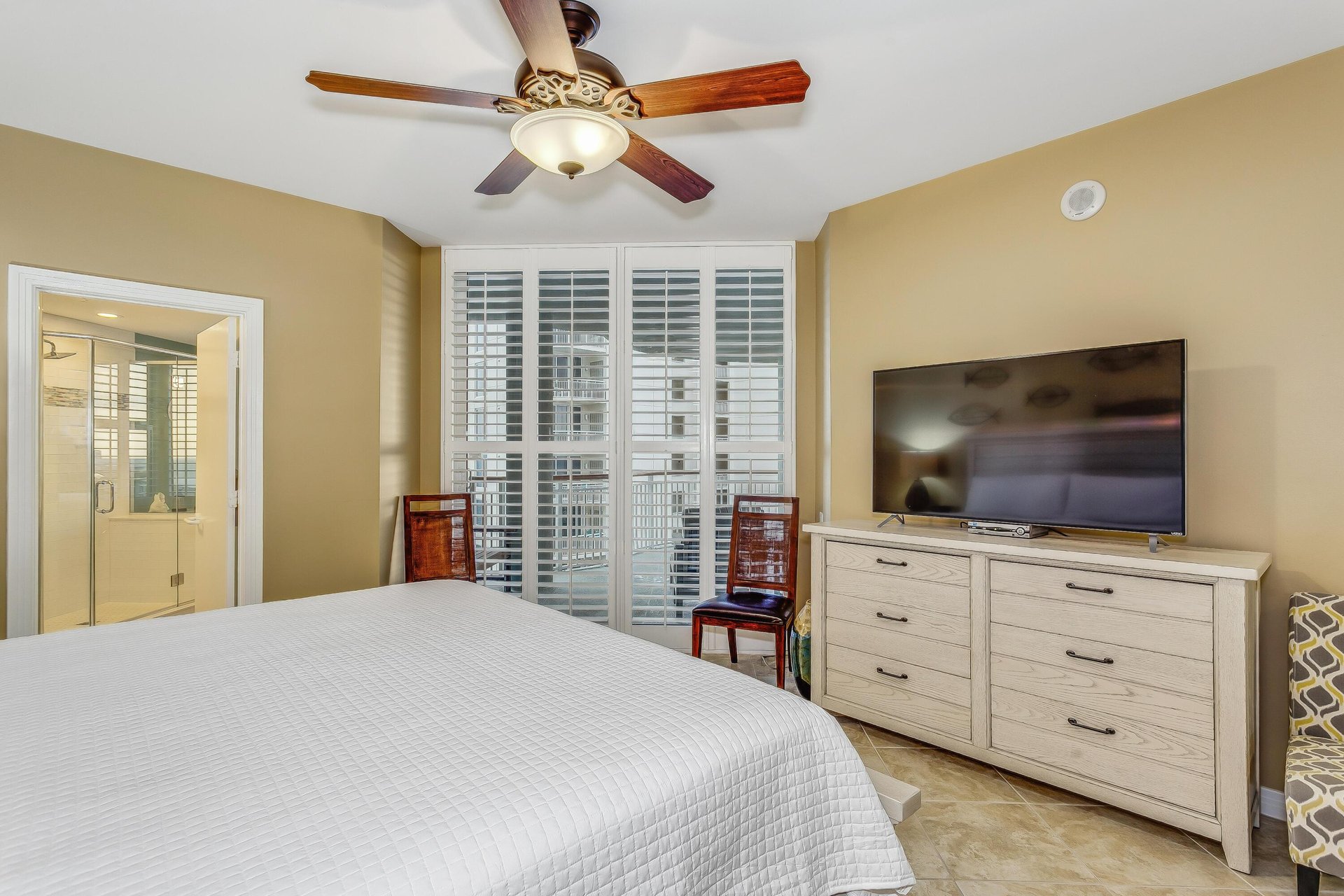 Beach Colony West 11F 19