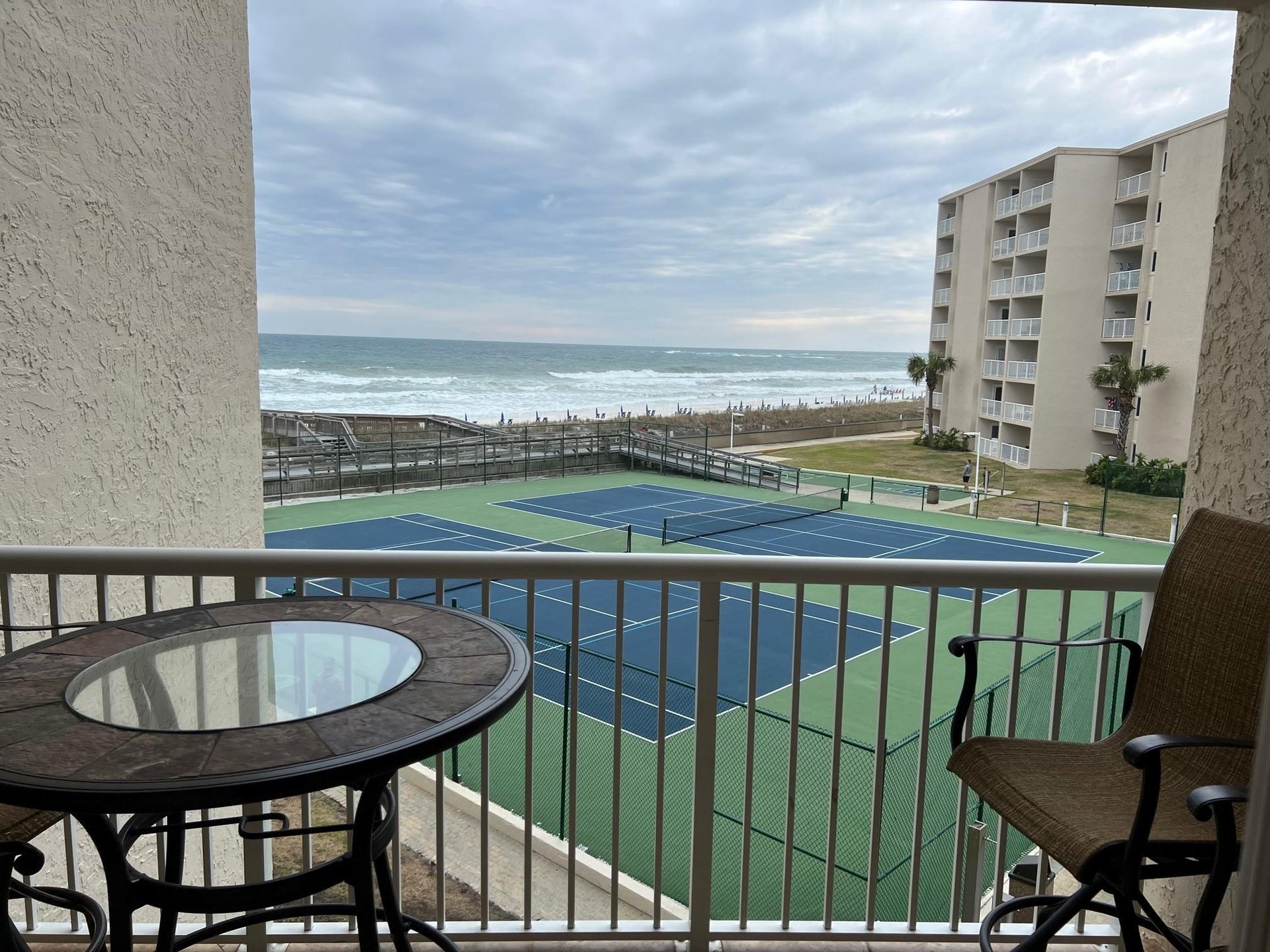 Holiday Surf and Racquet Unit 318 24