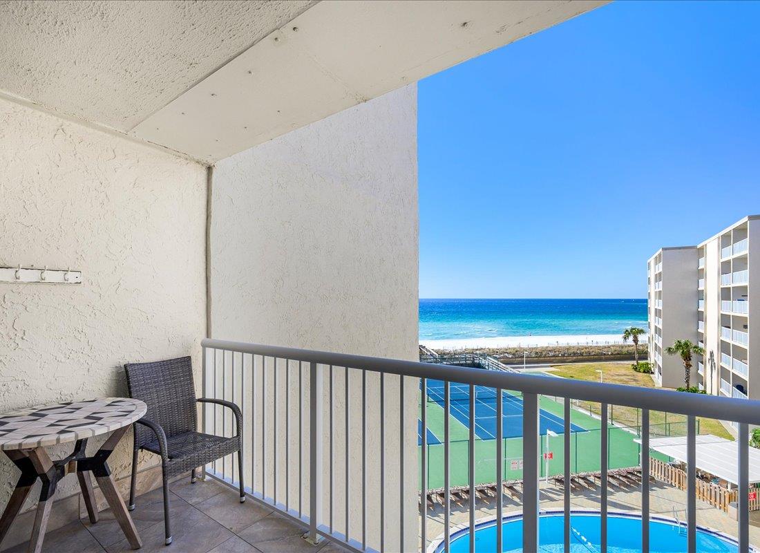 Holiday Surf and Racquet Unit 515 26