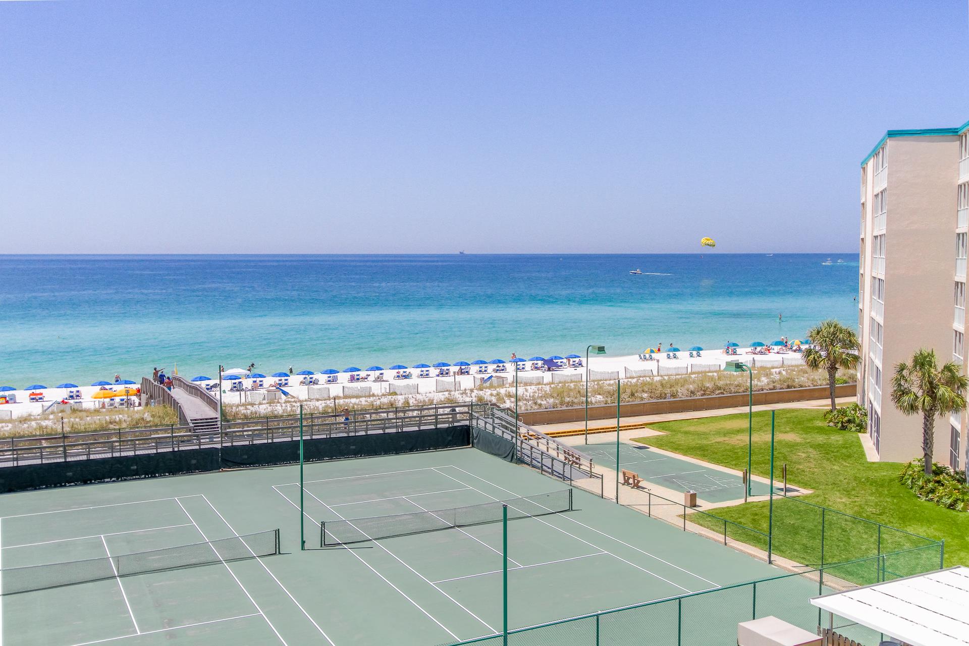 Holiday Surf and Racquet Unit 515 29