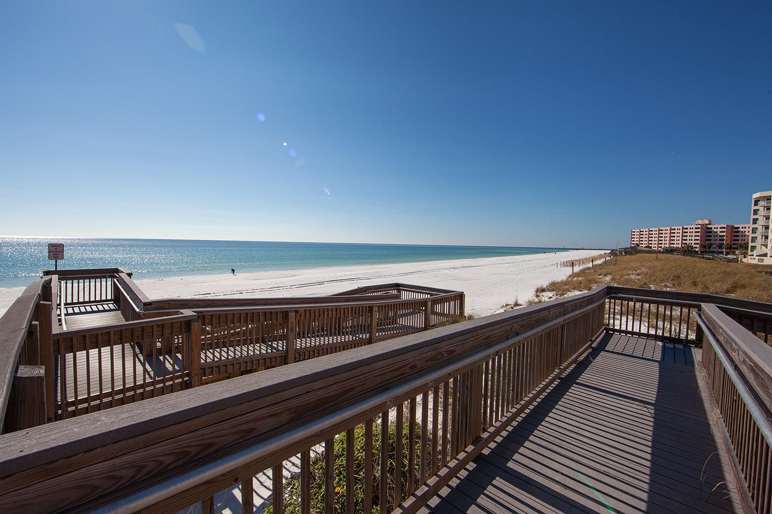 Holiday Surf  Racquet Club 624 29