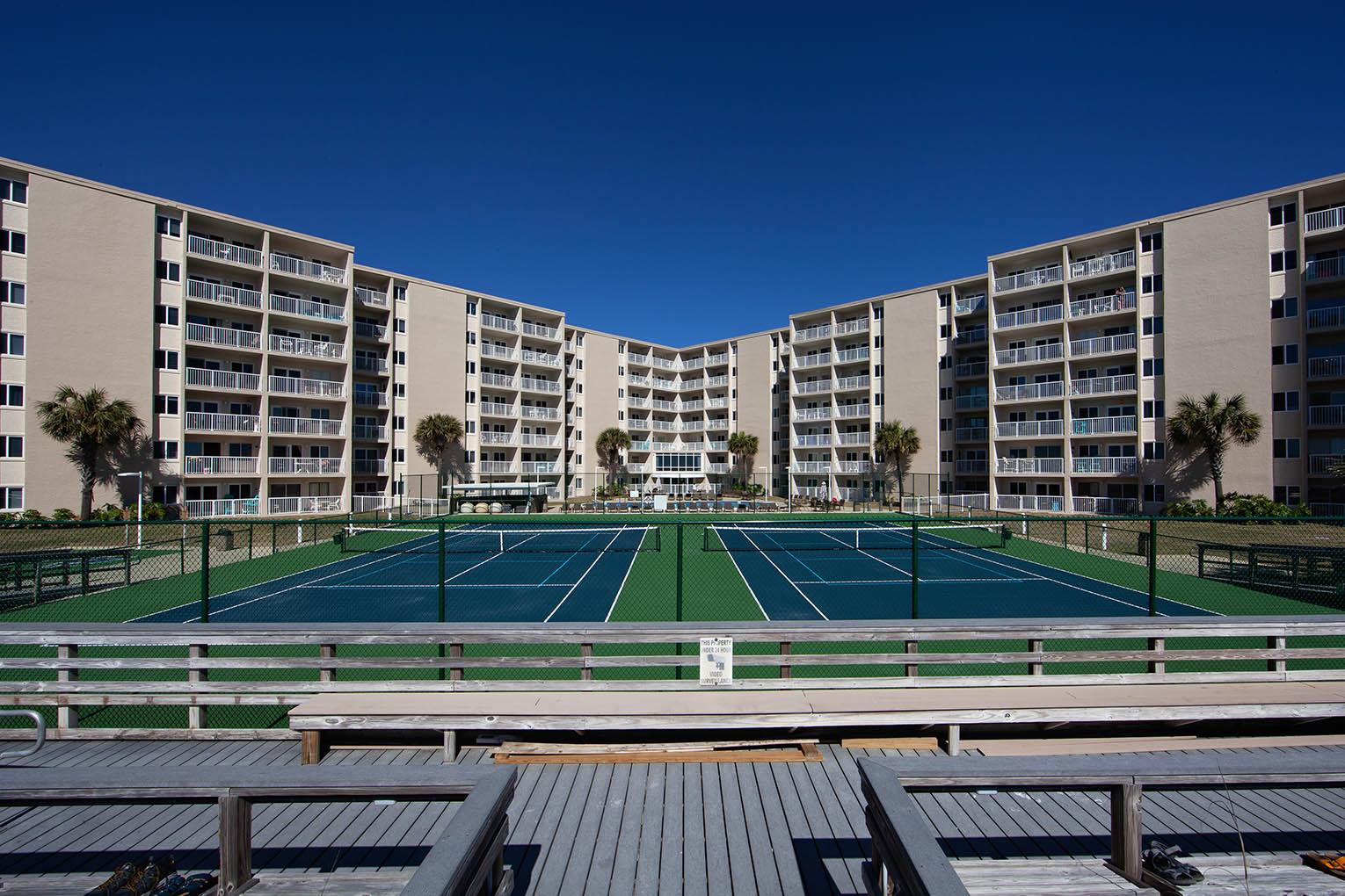 Holiday Surf  Racquet Club 624 39