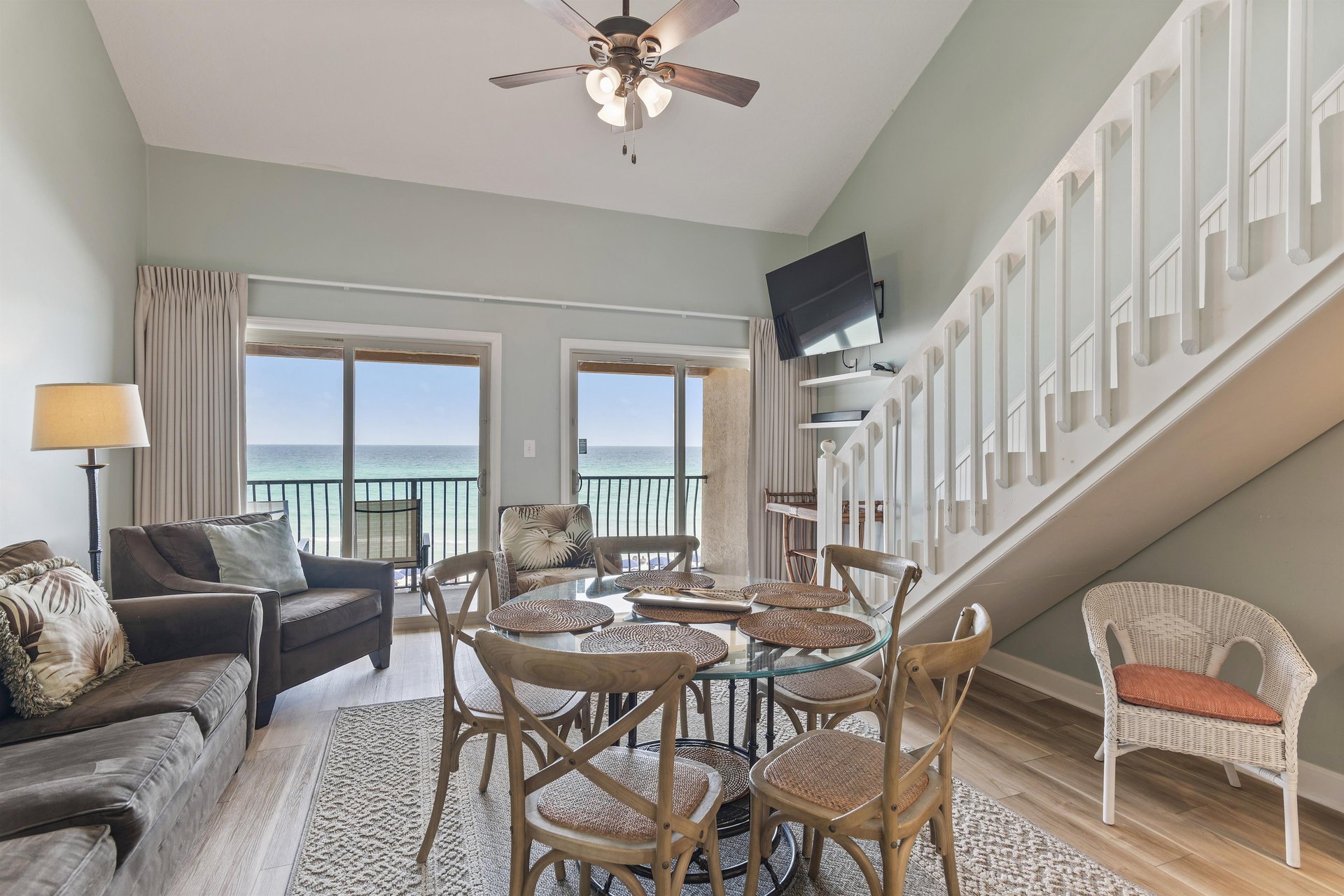 Coral Reef Club 38 1