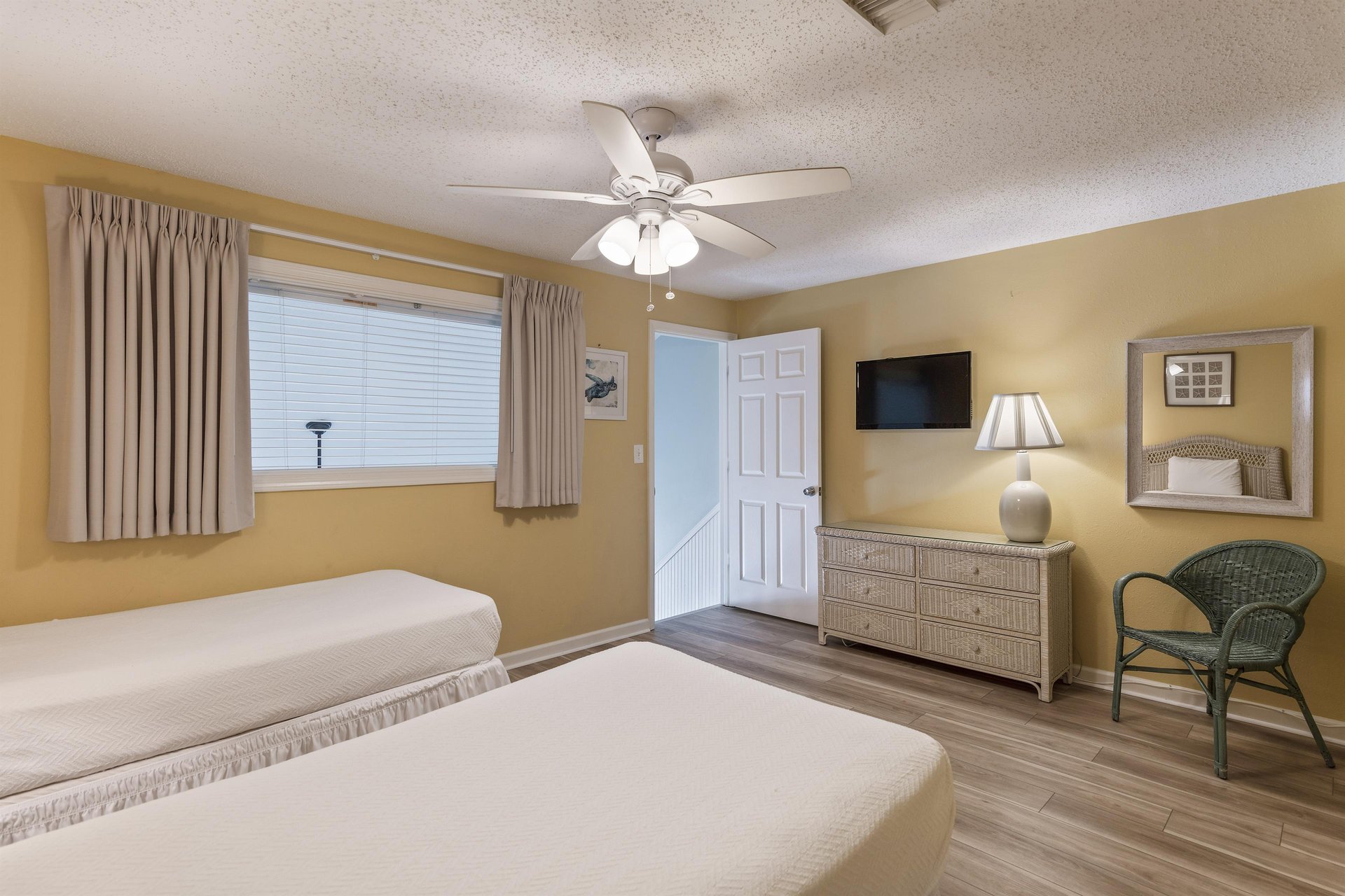 Coral Reef Club 38 20