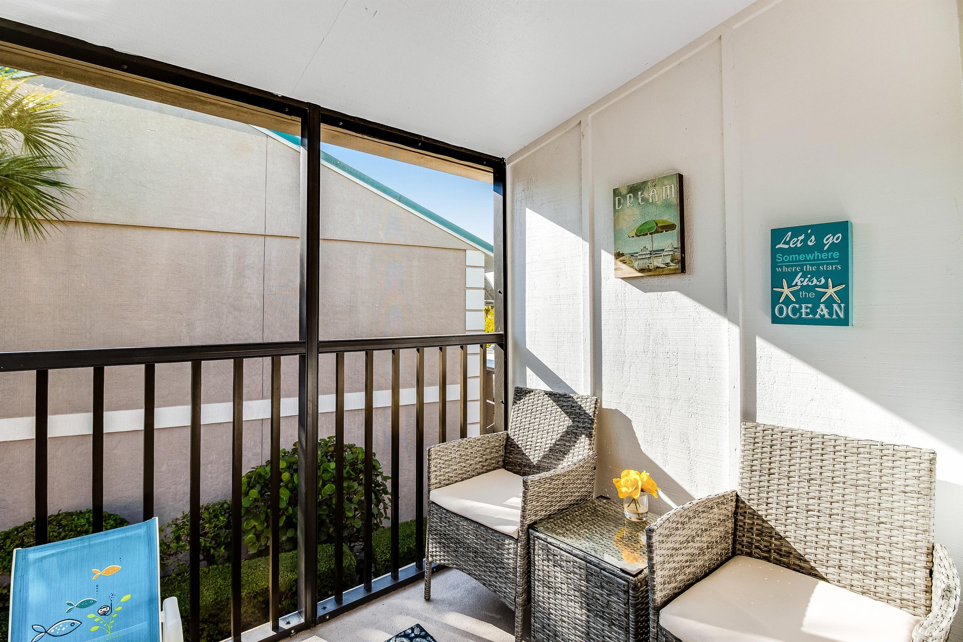 Blue Palm 12