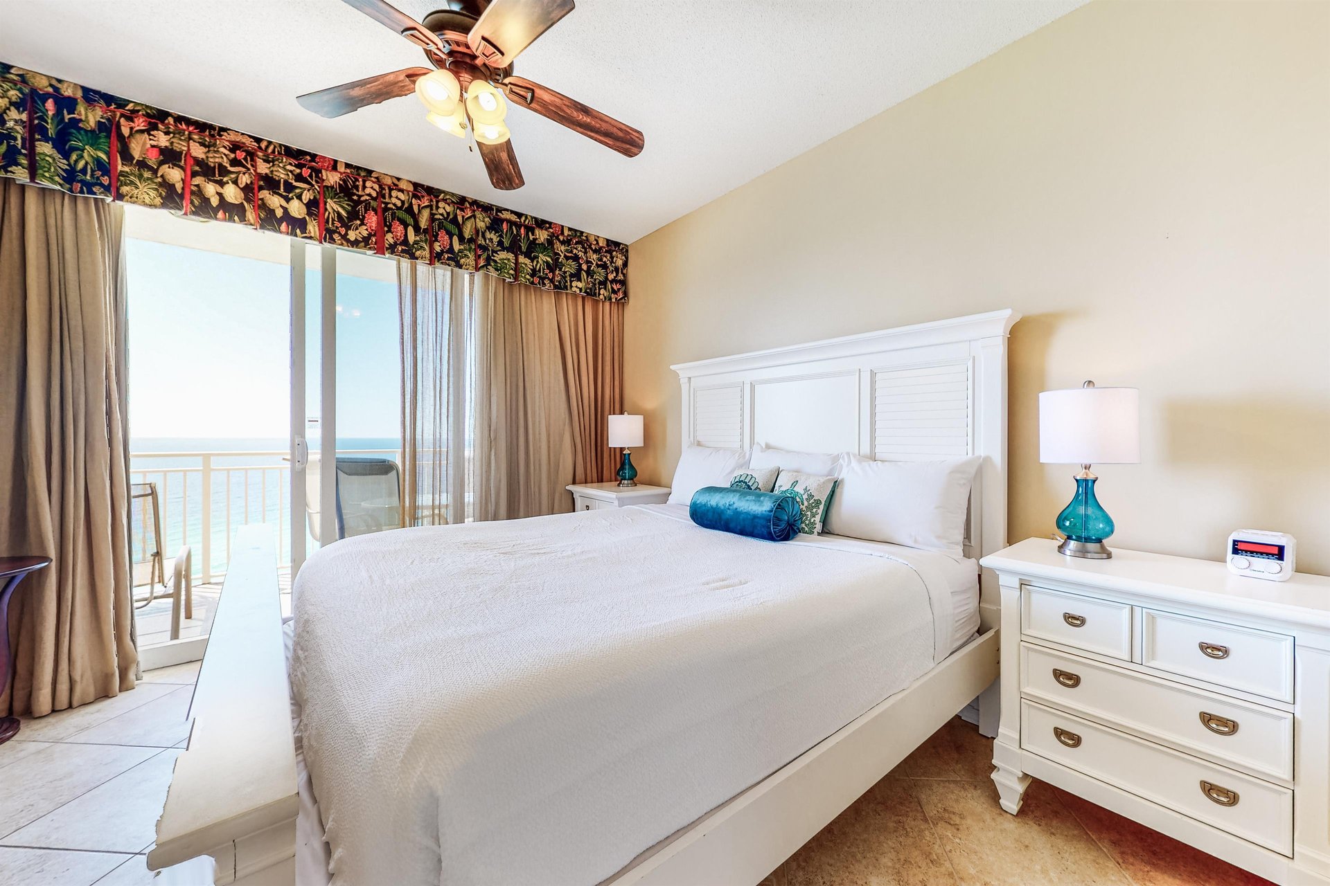 Dolphin Vista 18