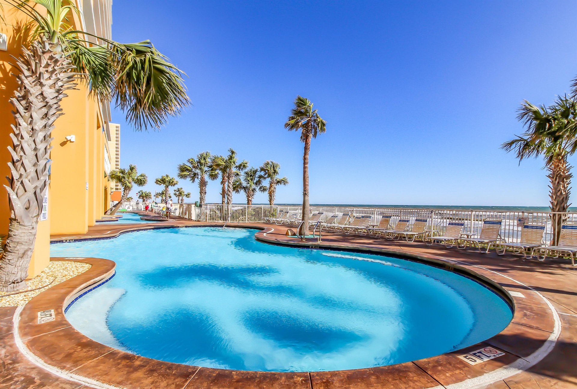 Splash Resort 1402E 2